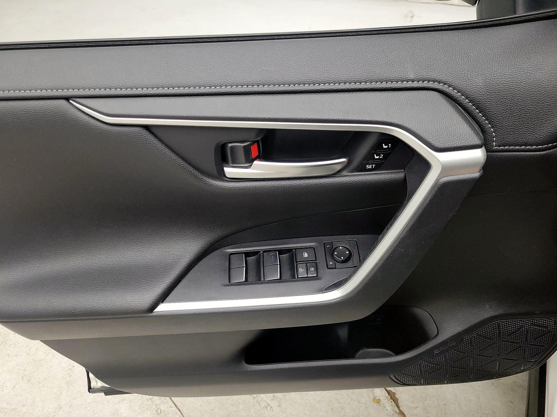 Thumbnail: 2019 Toyota RAV4 - 12