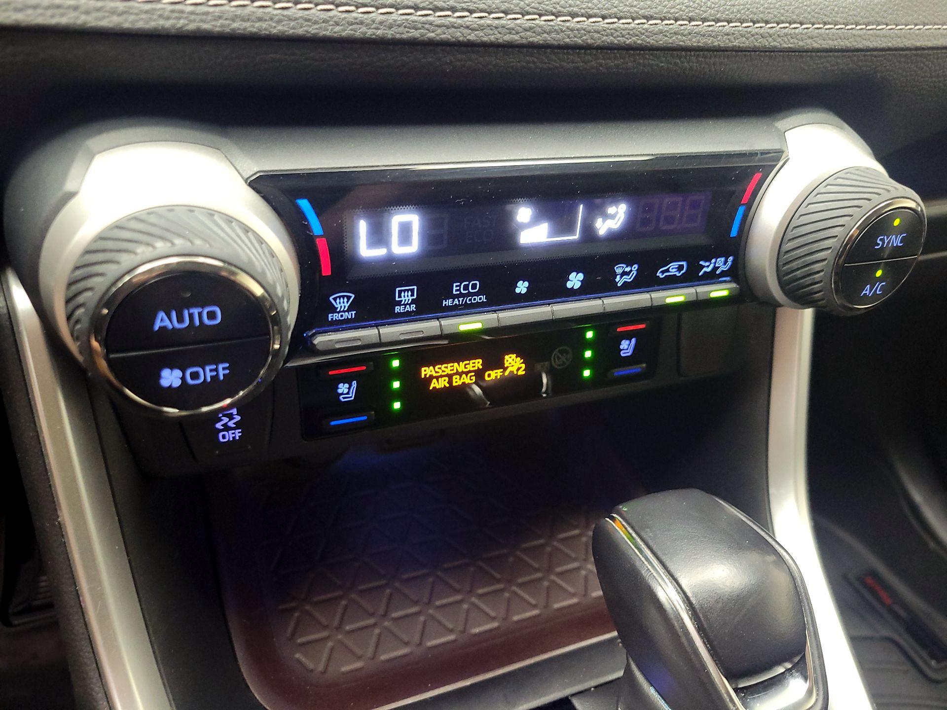 Thumbnail: 2019 Toyota RAV4 - 17
