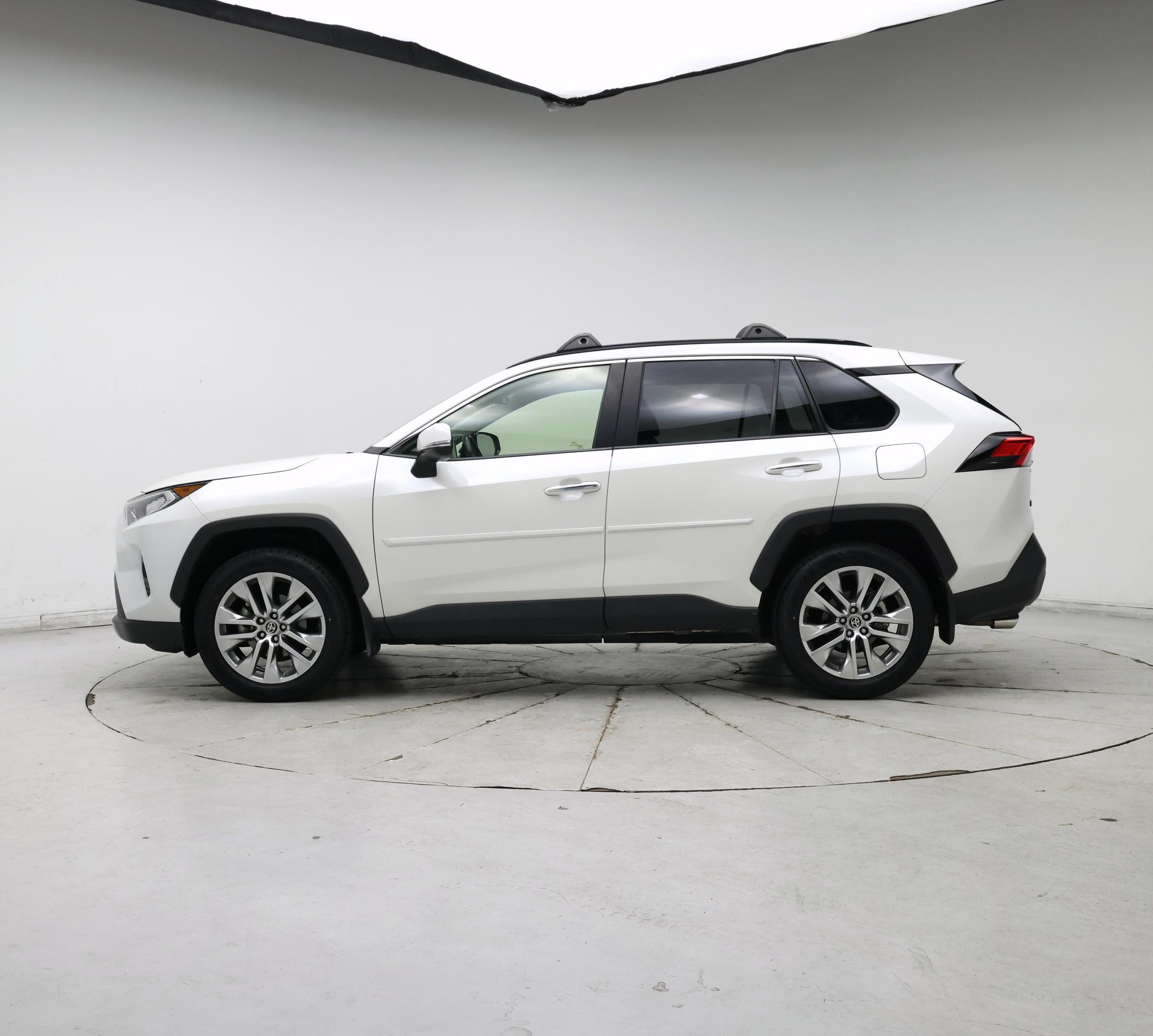 Thumbnail: 2019 Toyota RAV4 - 3