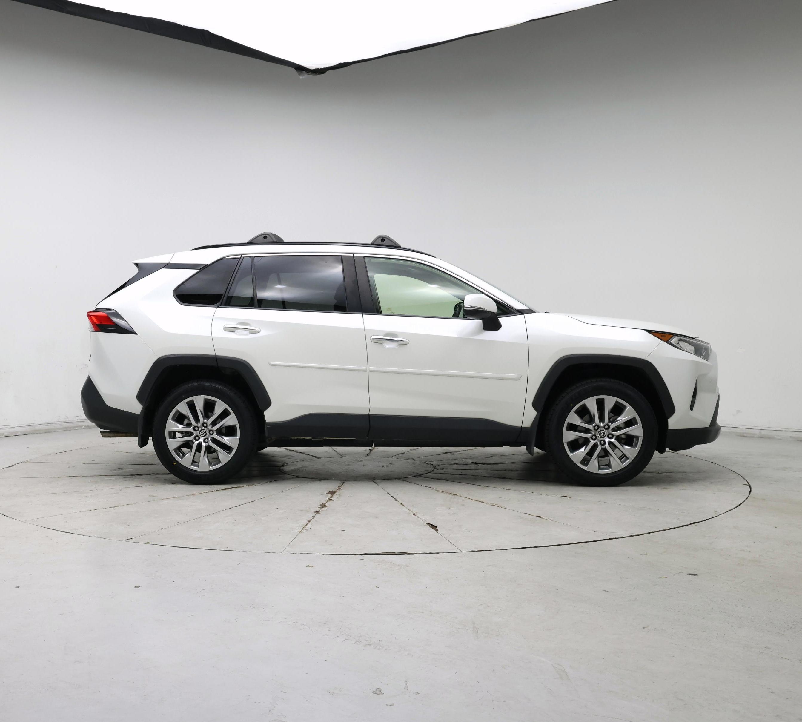 Thumbnail: 2019 Toyota RAV4 - 7