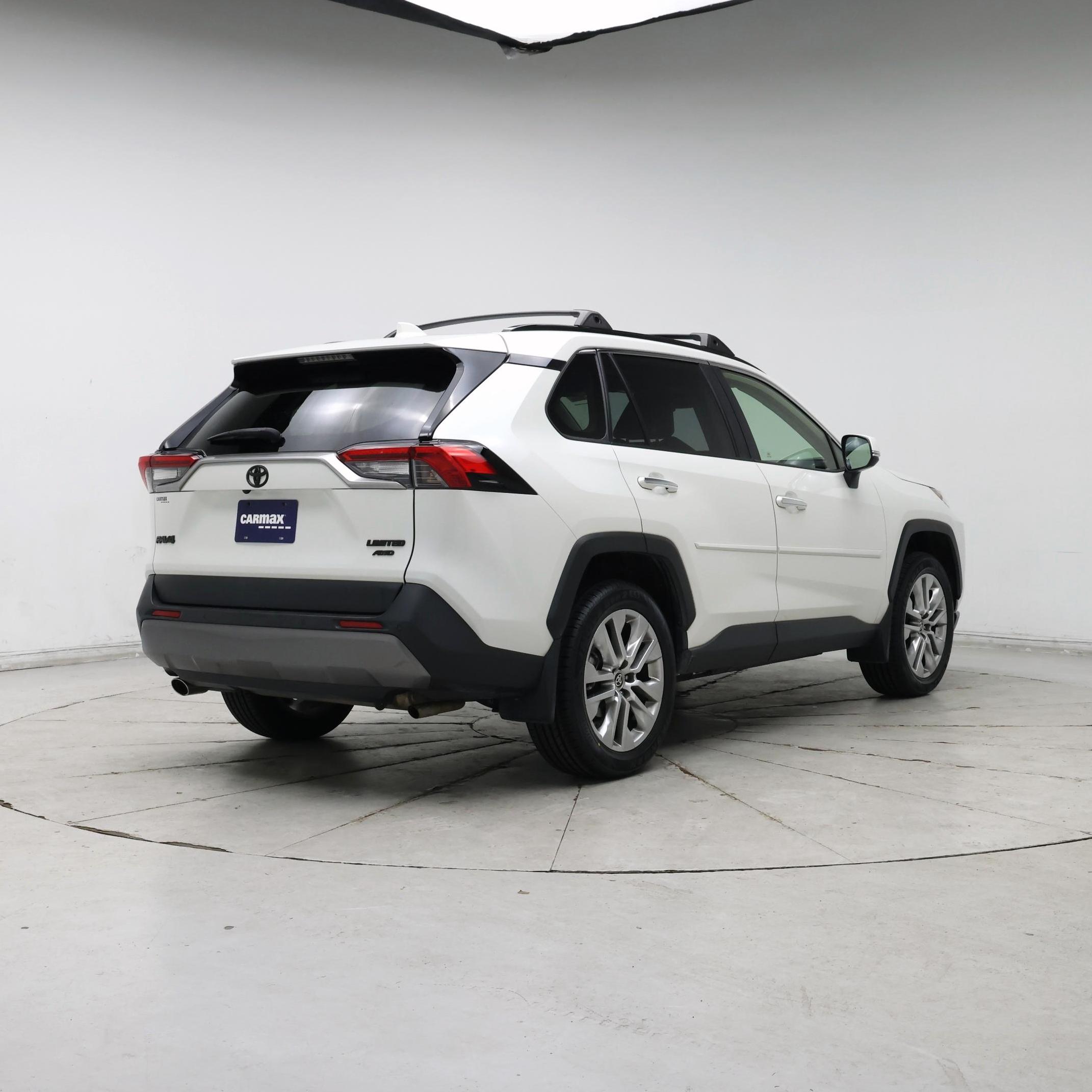 Thumbnail: 2019 Toyota RAV4 - 8