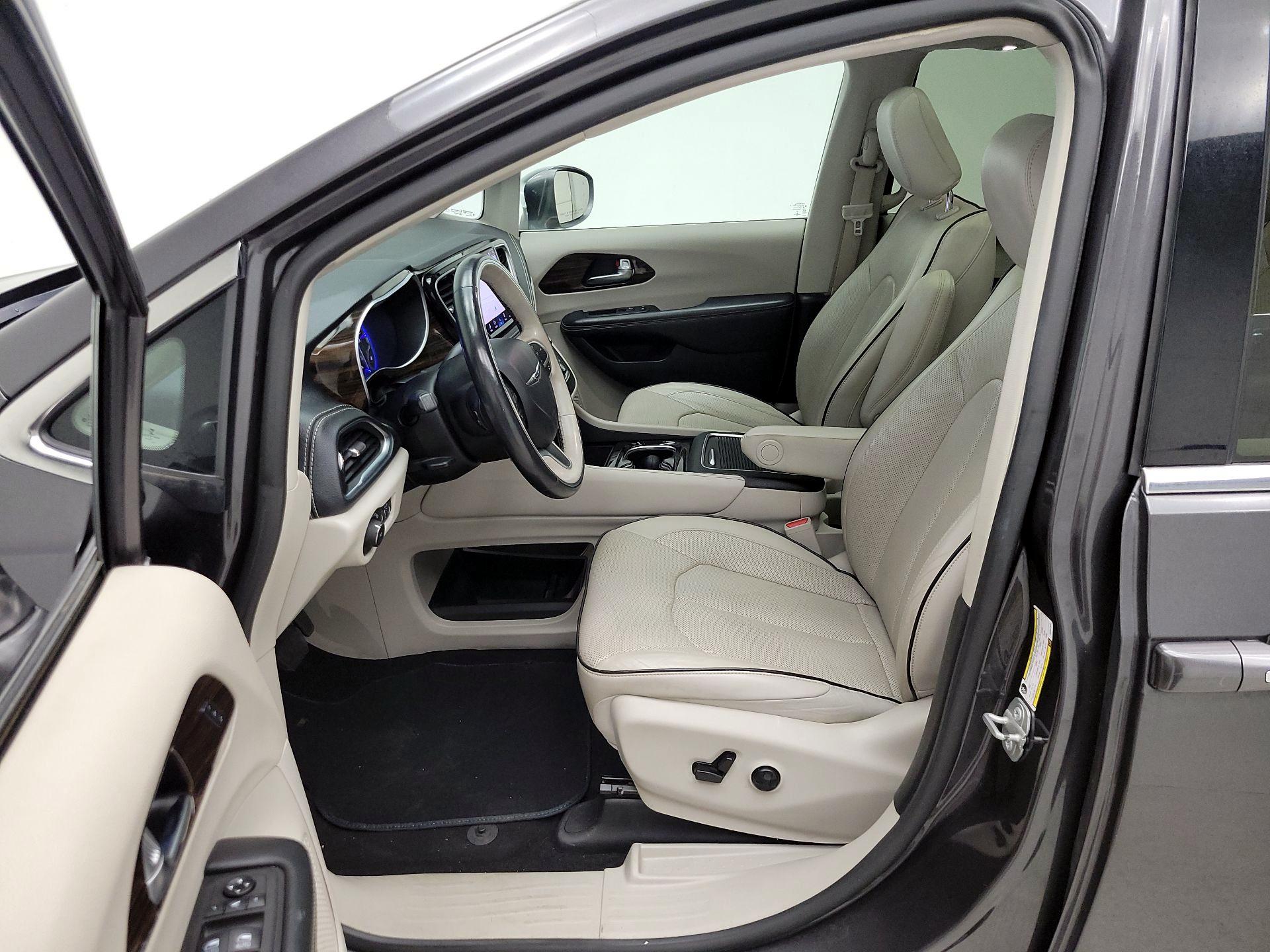 Thumbnail: 2021 Chrysler Pacifica - 11