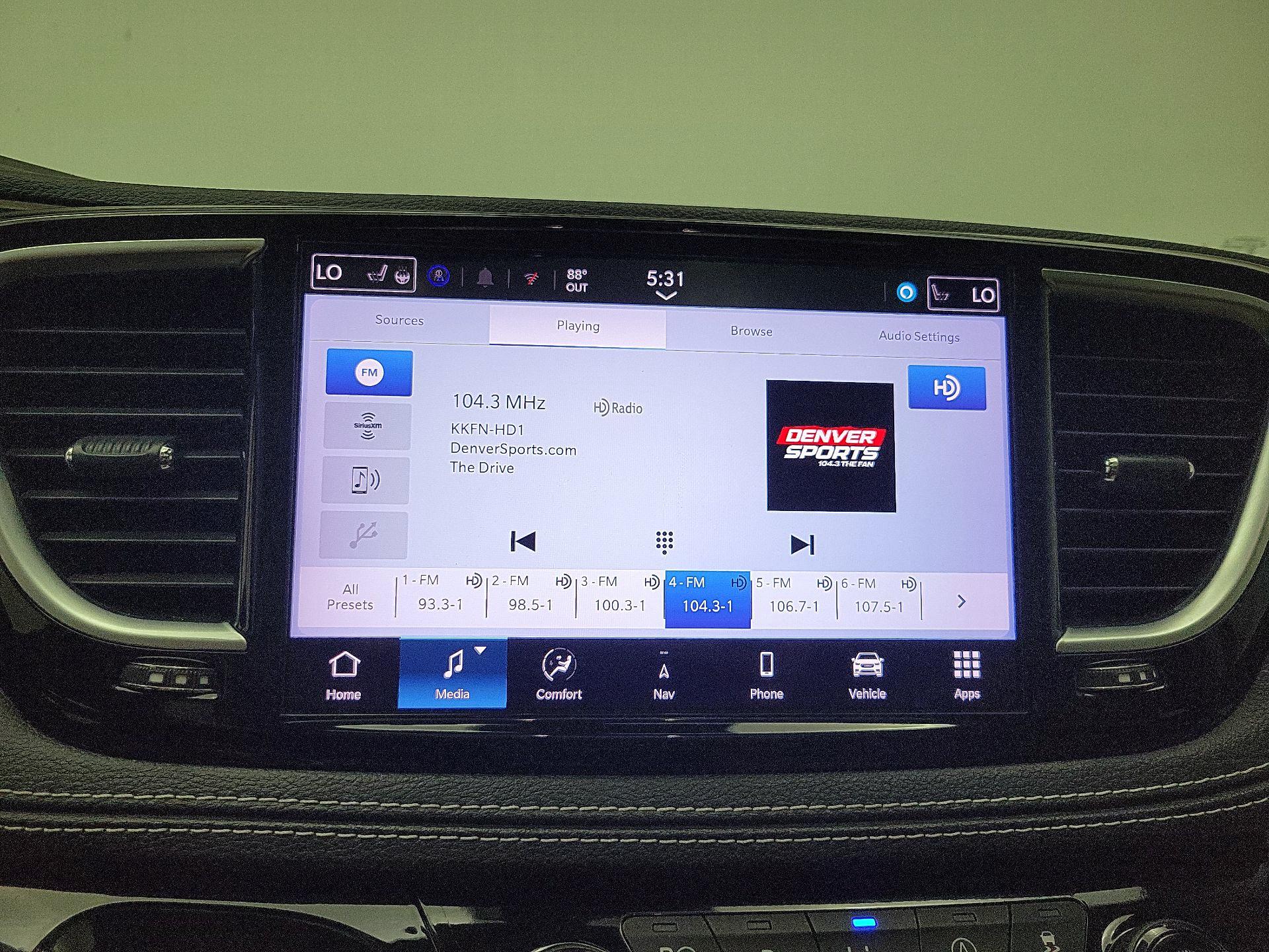 Thumbnail: 2021 Chrysler Pacifica - 16