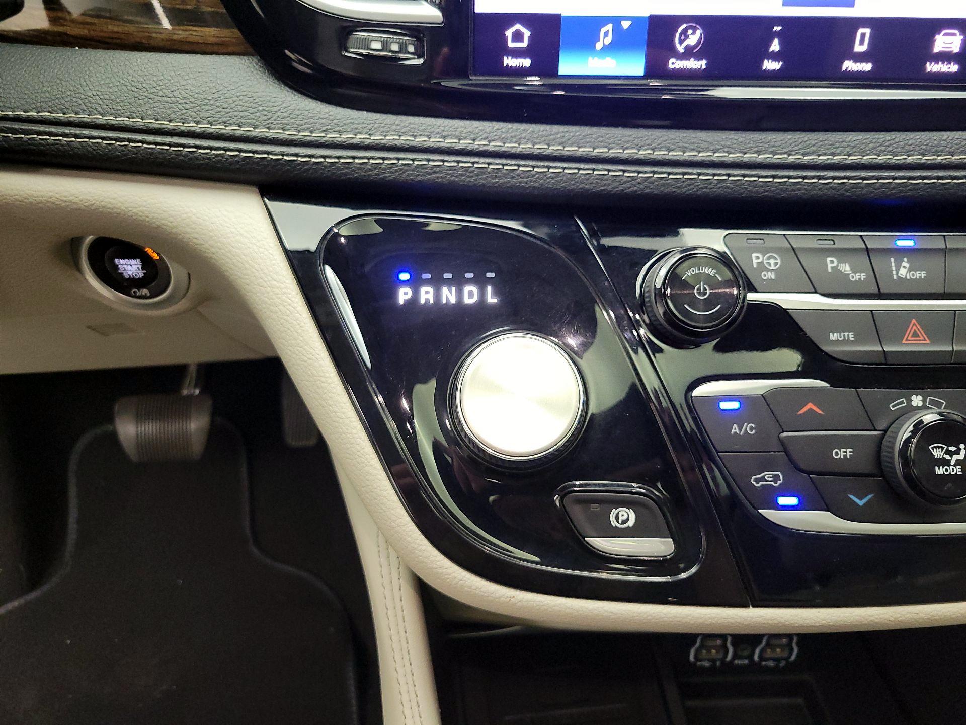 Thumbnail: 2021 Chrysler Pacifica - 18