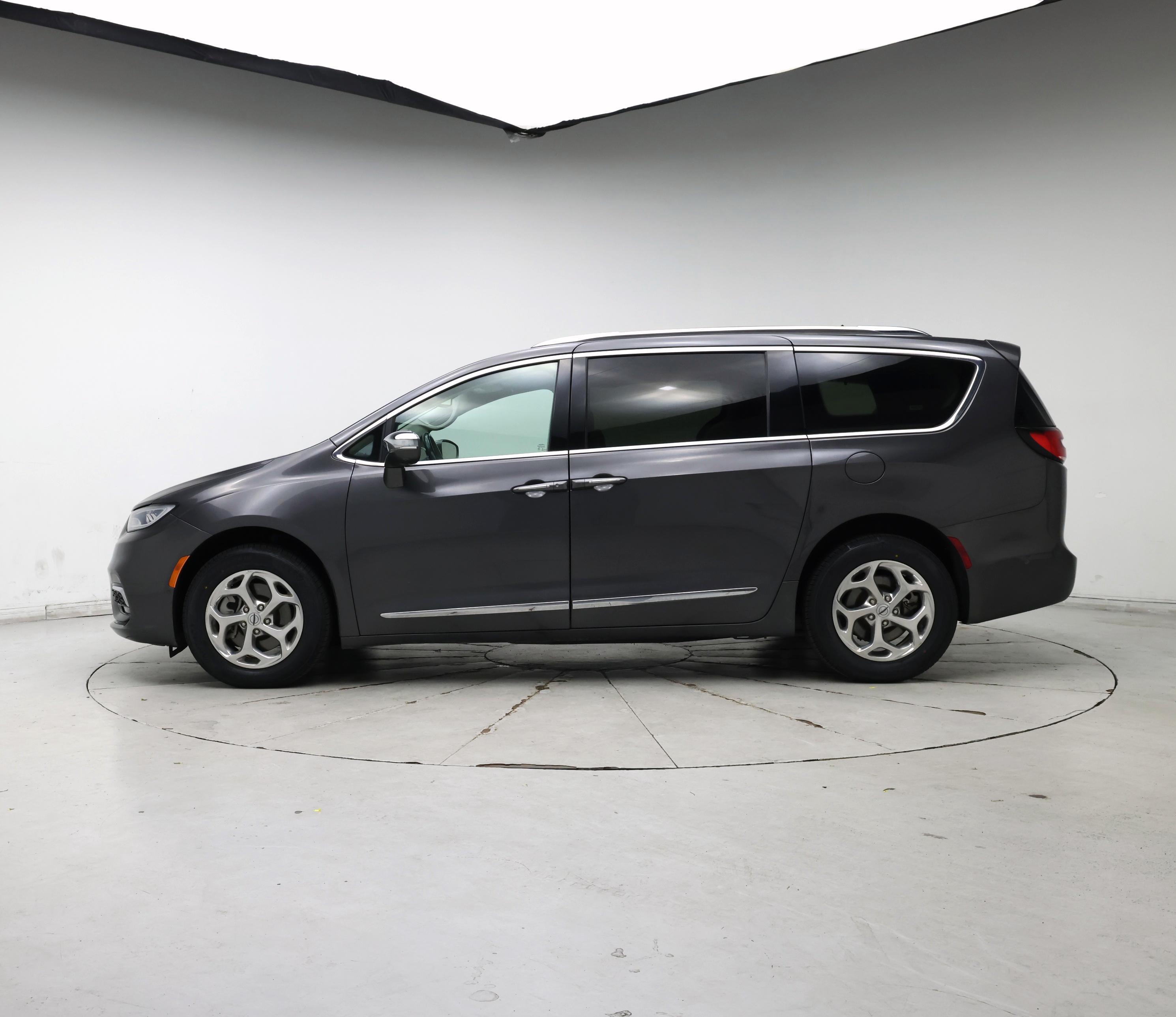 Thumbnail: 2021 Chrysler Pacifica - 3