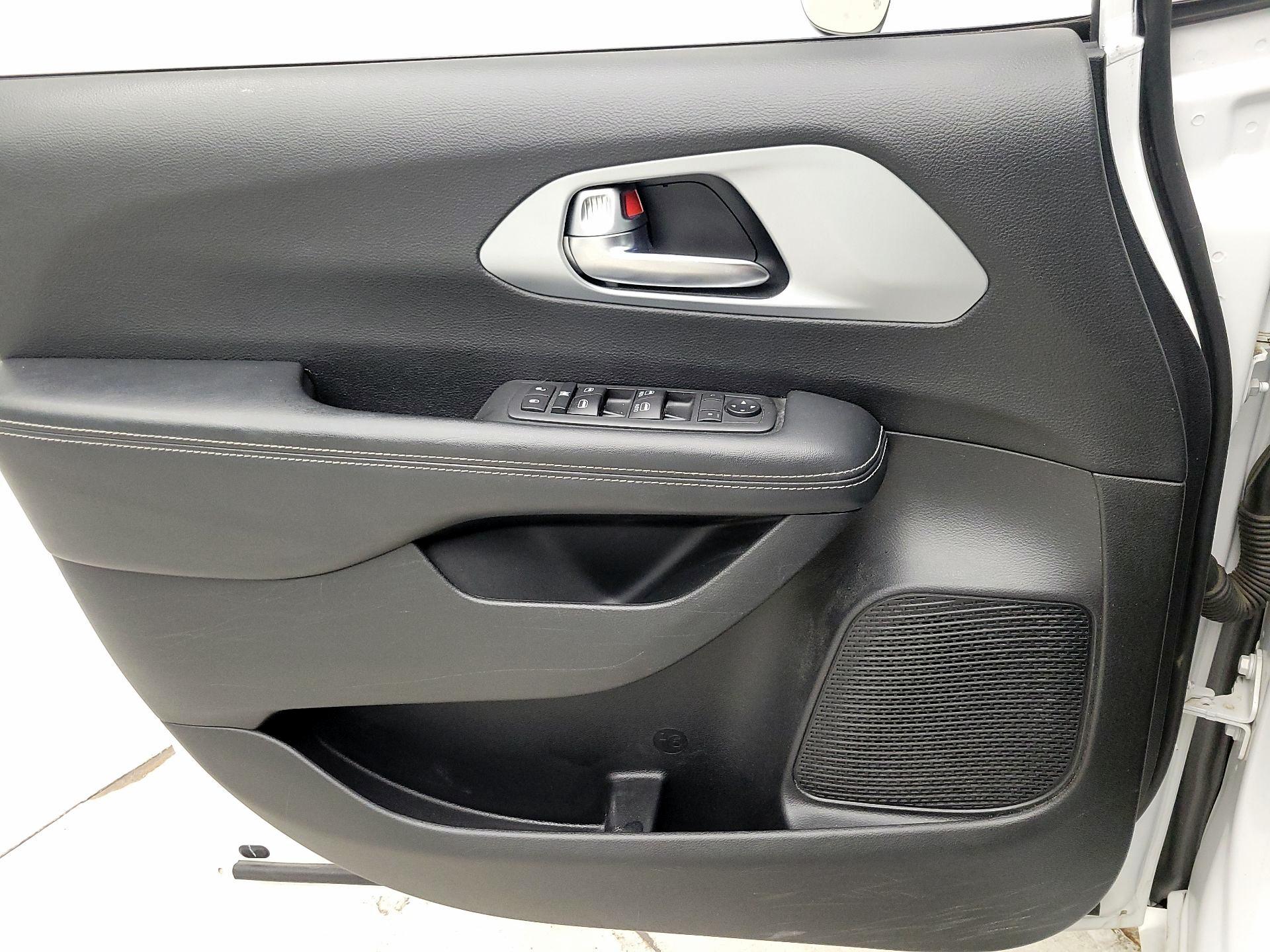Thumbnail: 2020 Chrysler Pacifica - 12