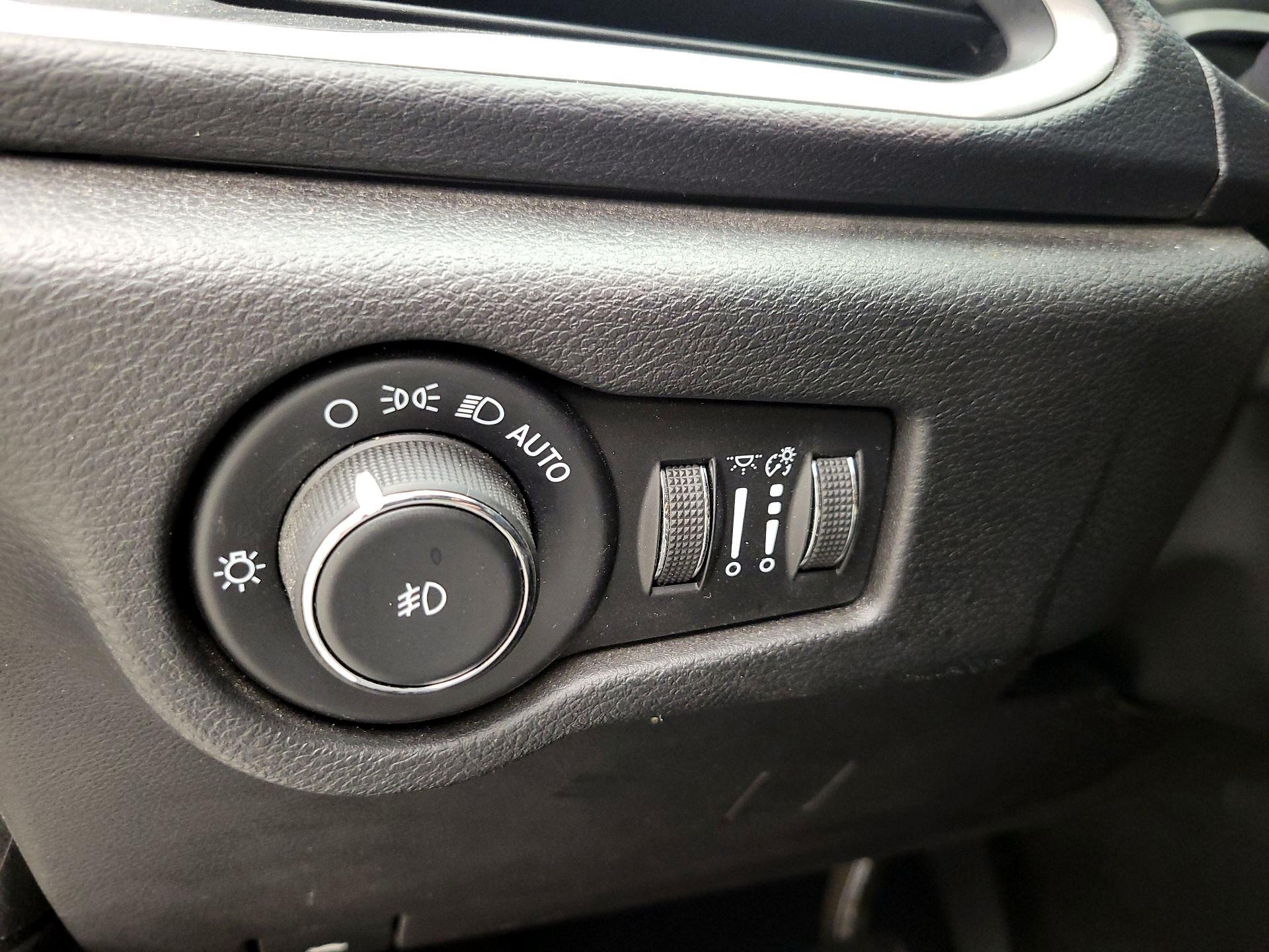 Thumbnail: 2020 Chrysler Pacifica - 13
