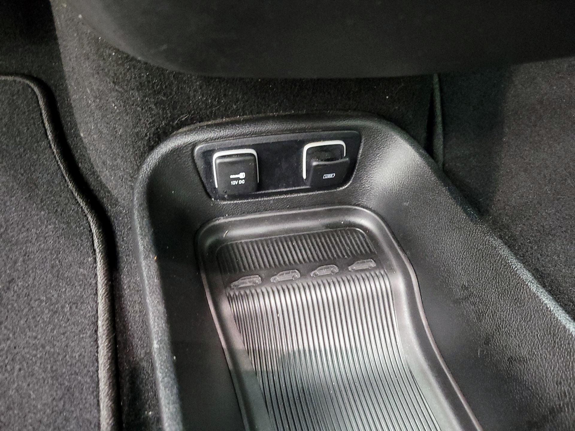 Thumbnail: 2020 Chrysler Pacifica - 19