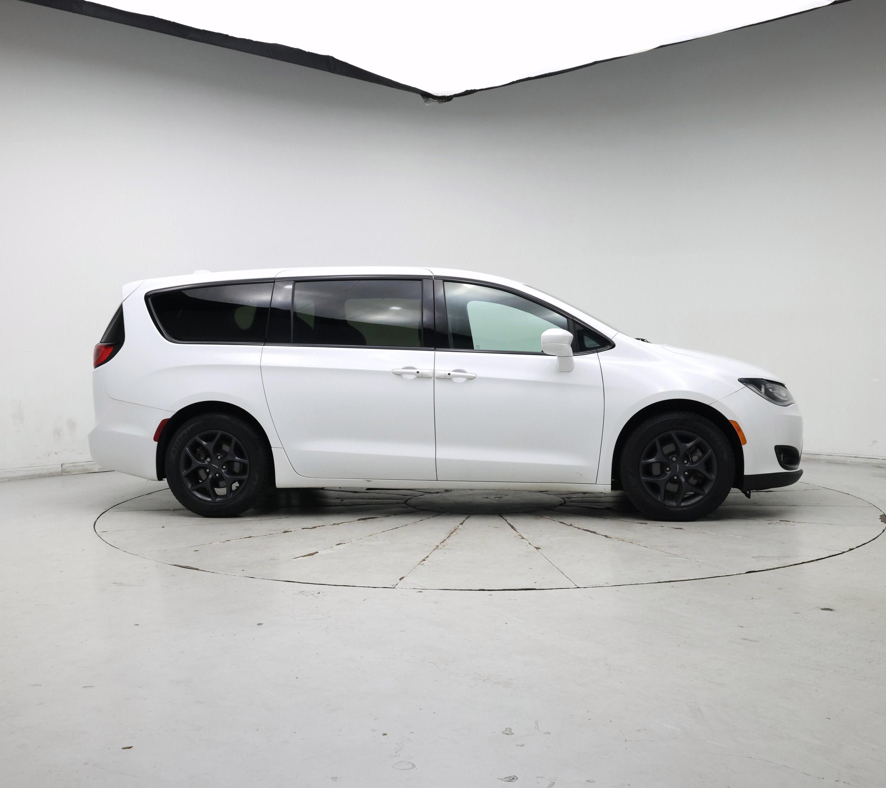 Thumbnail: 2020 Chrysler Pacifica - 7
