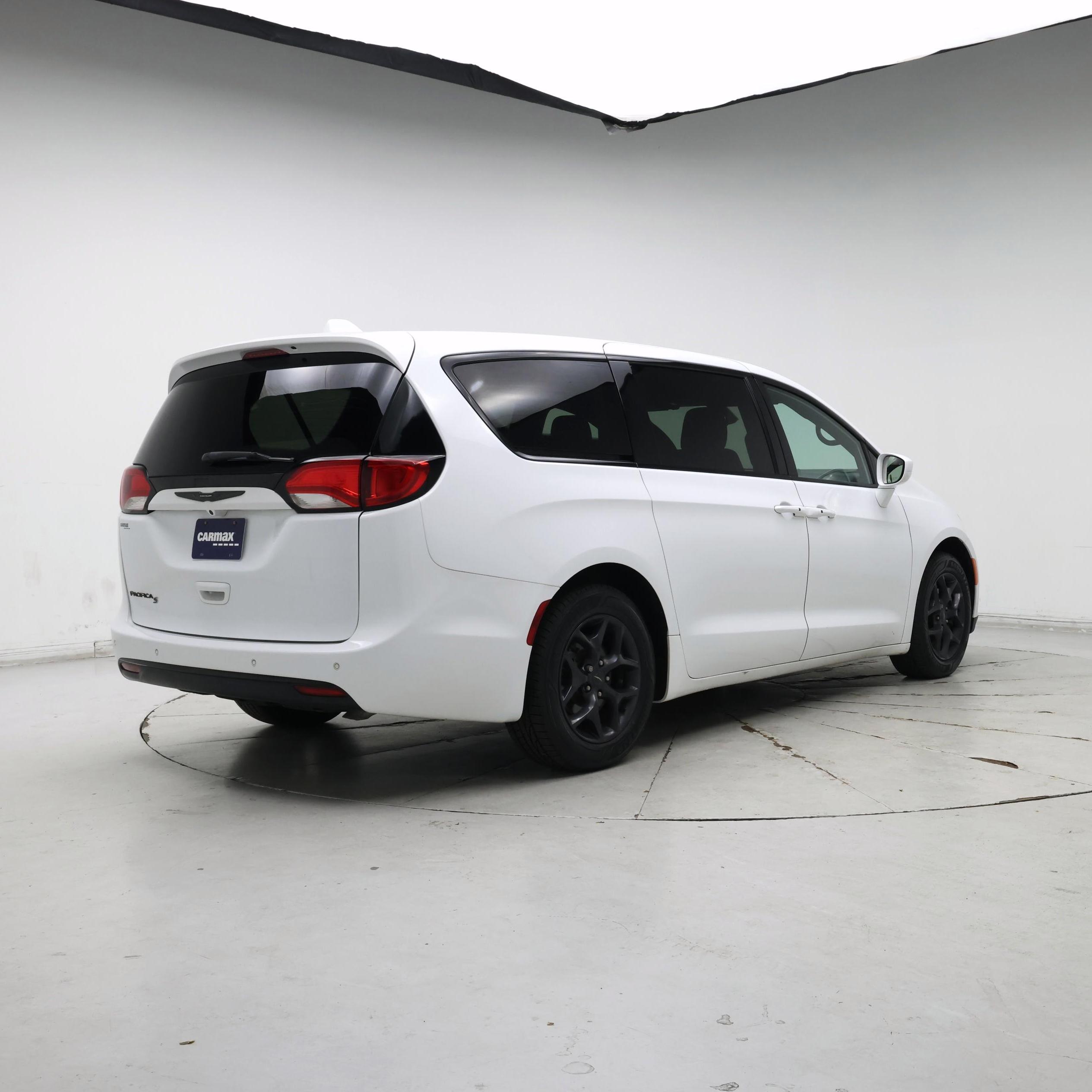 Thumbnail: 2020 Chrysler Pacifica - 8