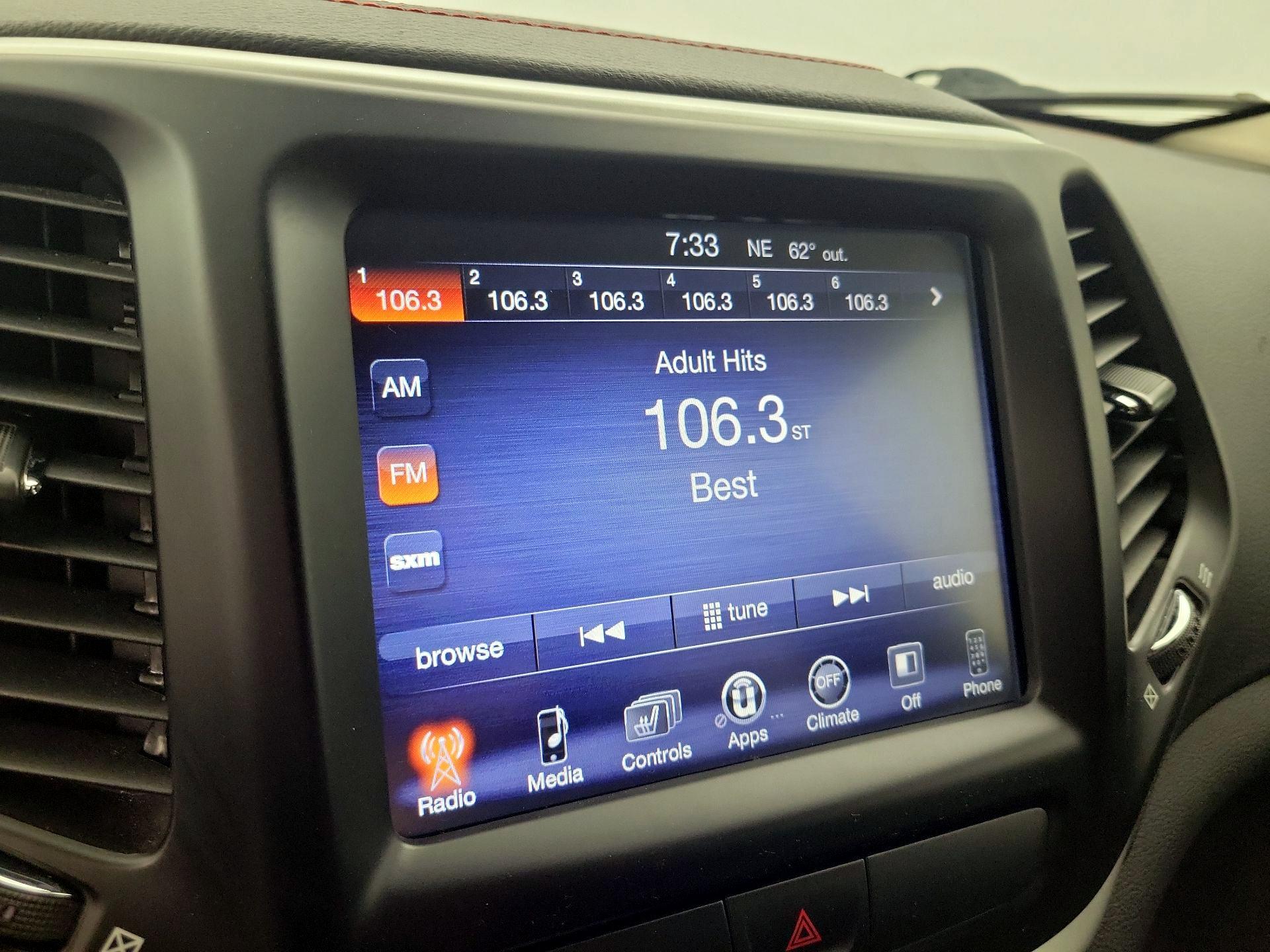Thumbnail: 2016 Jeep Cherokee - 15