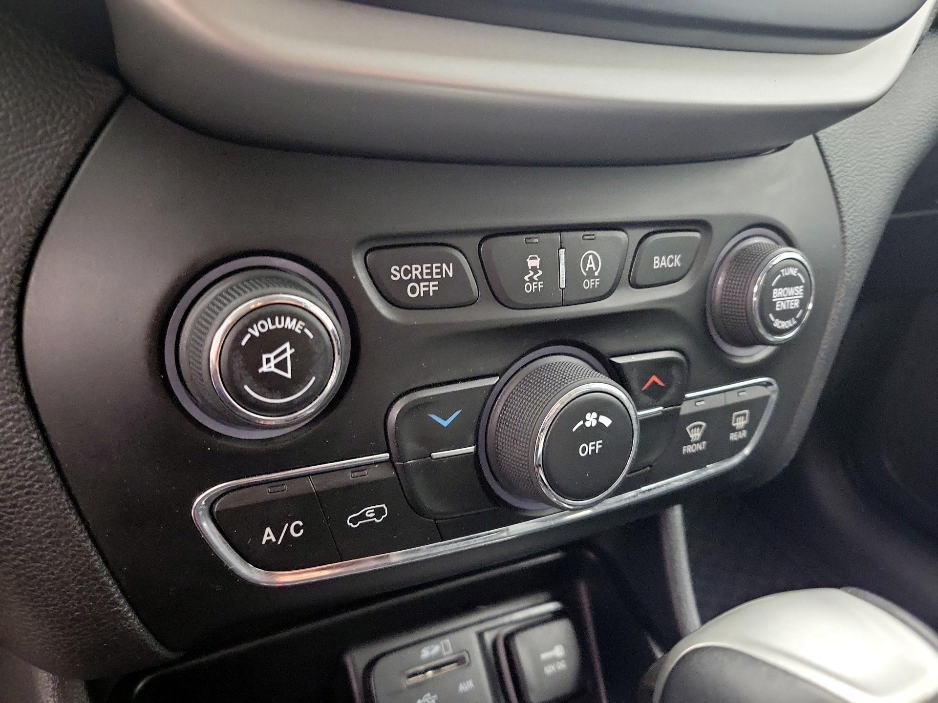 Thumbnail: 2016 Jeep Cherokee - 16