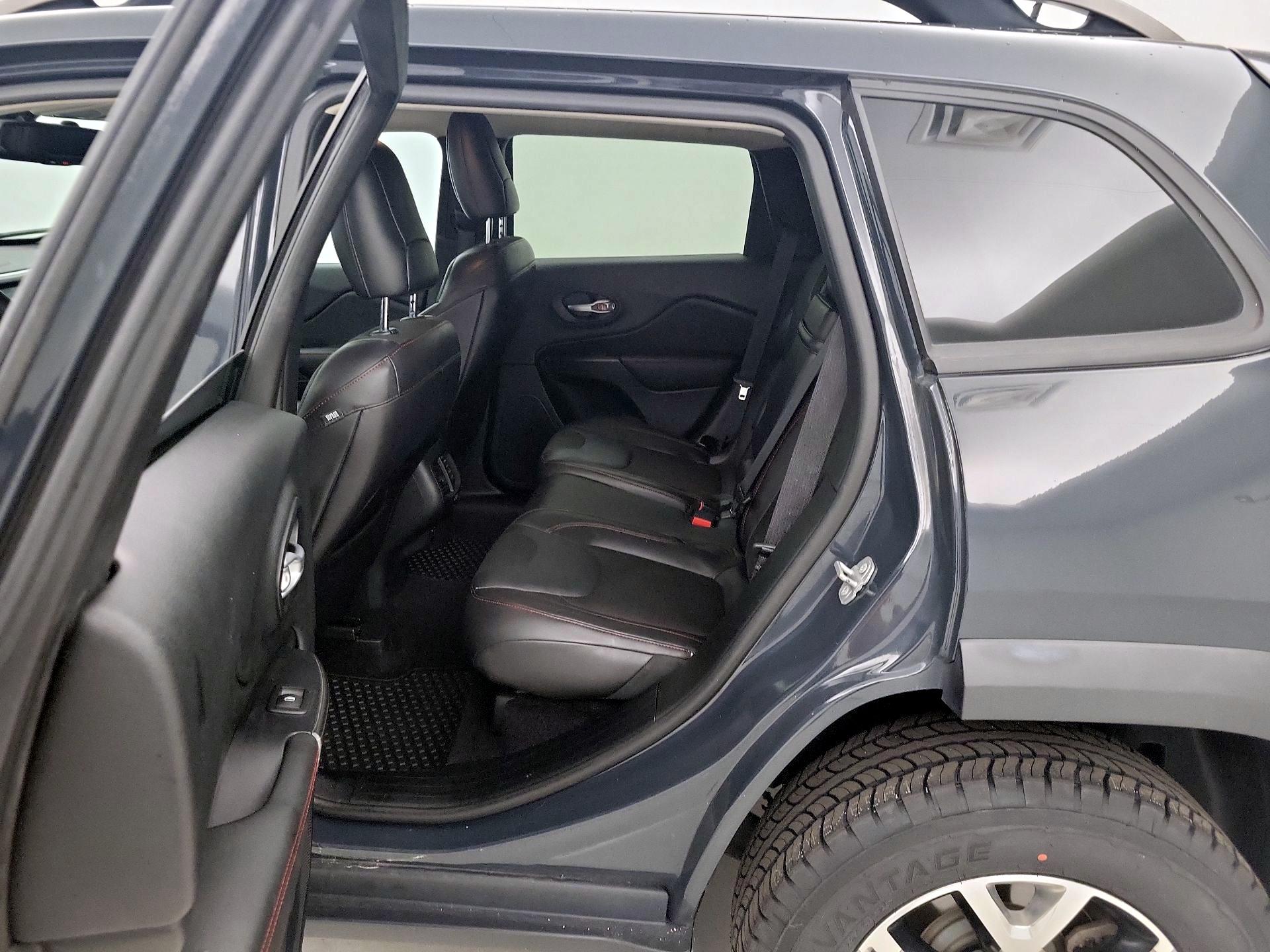 Thumbnail: 2016 Jeep Cherokee - 19