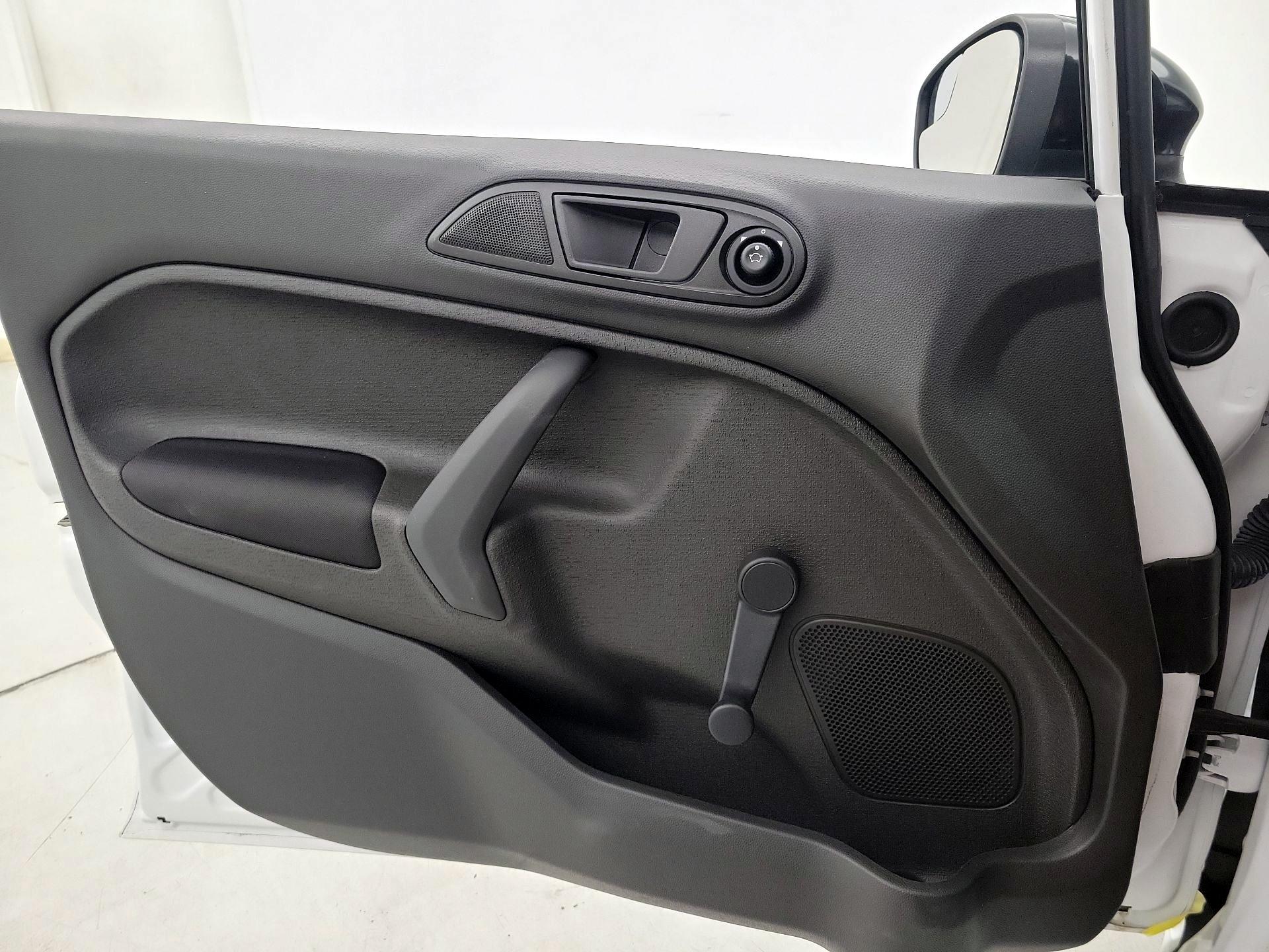 Thumbnail: 2016 Ford Fiesta - 12