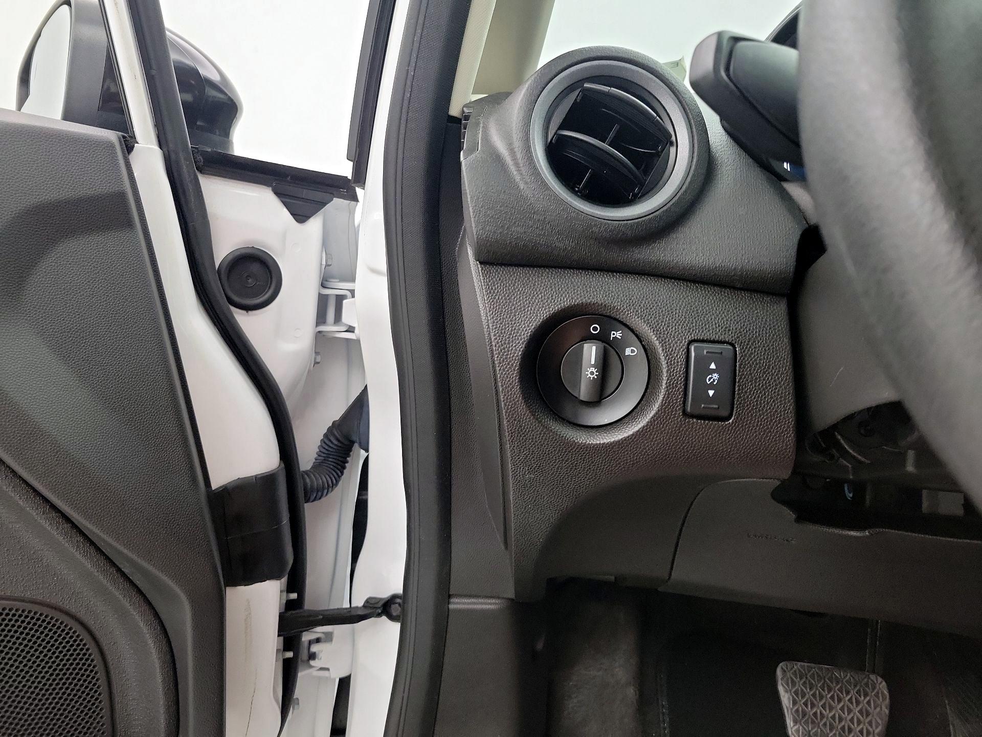 Thumbnail: 2016 Ford Fiesta - 13