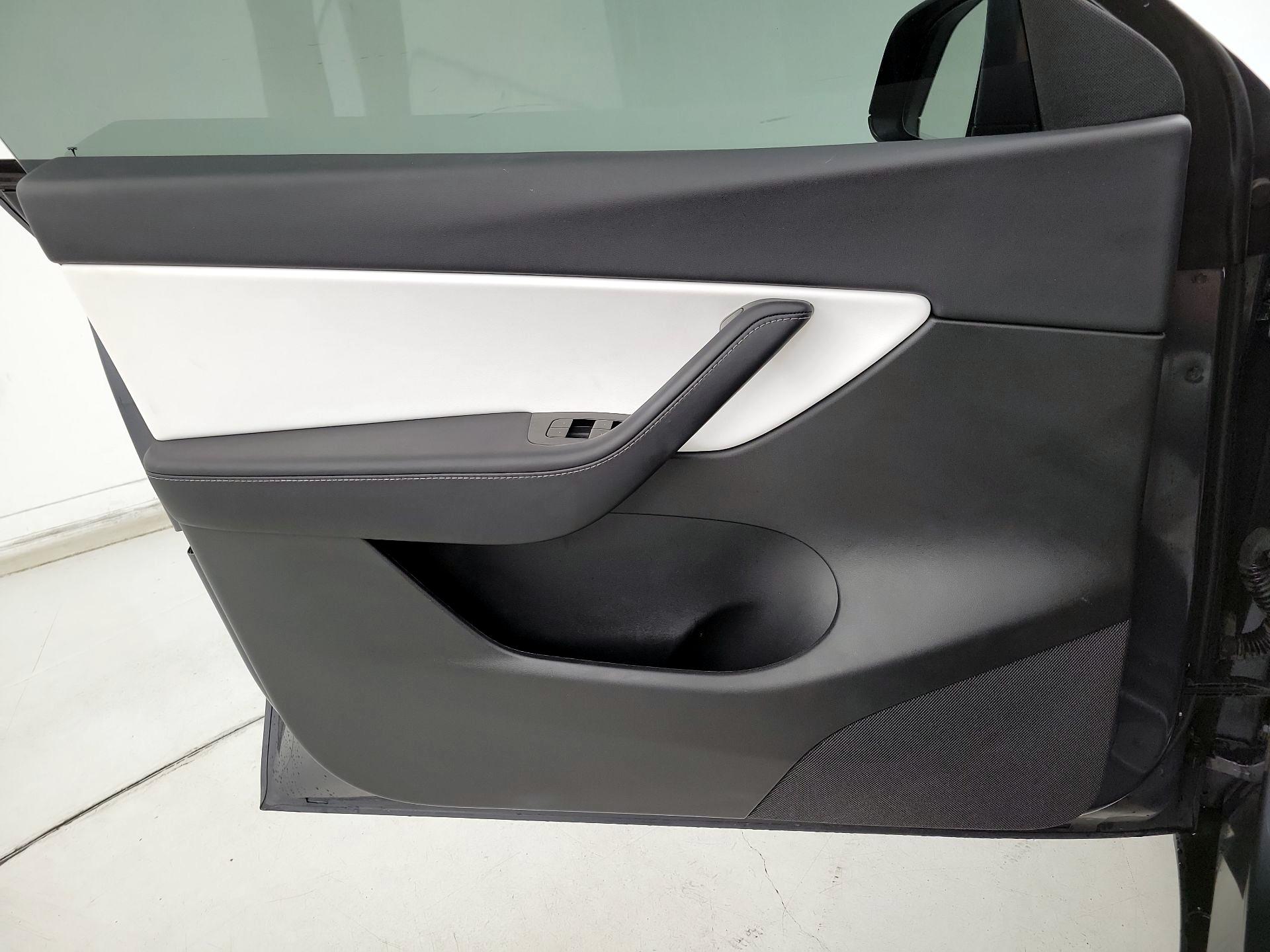 Thumbnail: 2021 Tesla Model Y - 12