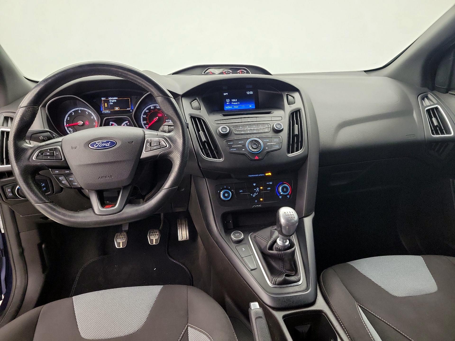 Thumbnail: 2016 Ford Focus - 9