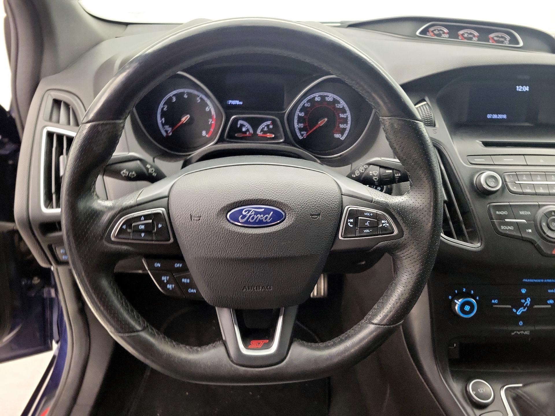 Thumbnail: 2016 Ford Focus - 10