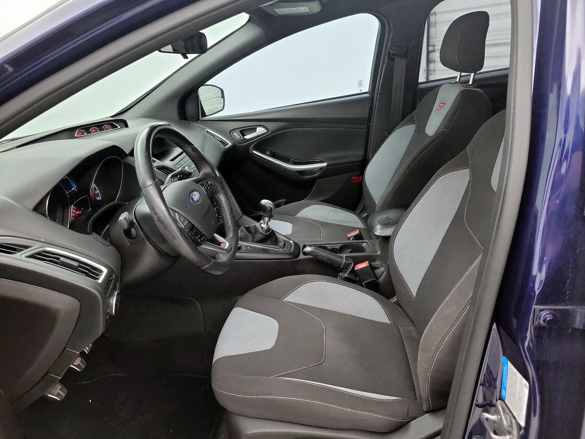 Thumbnail: 2016 Ford Focus - 11