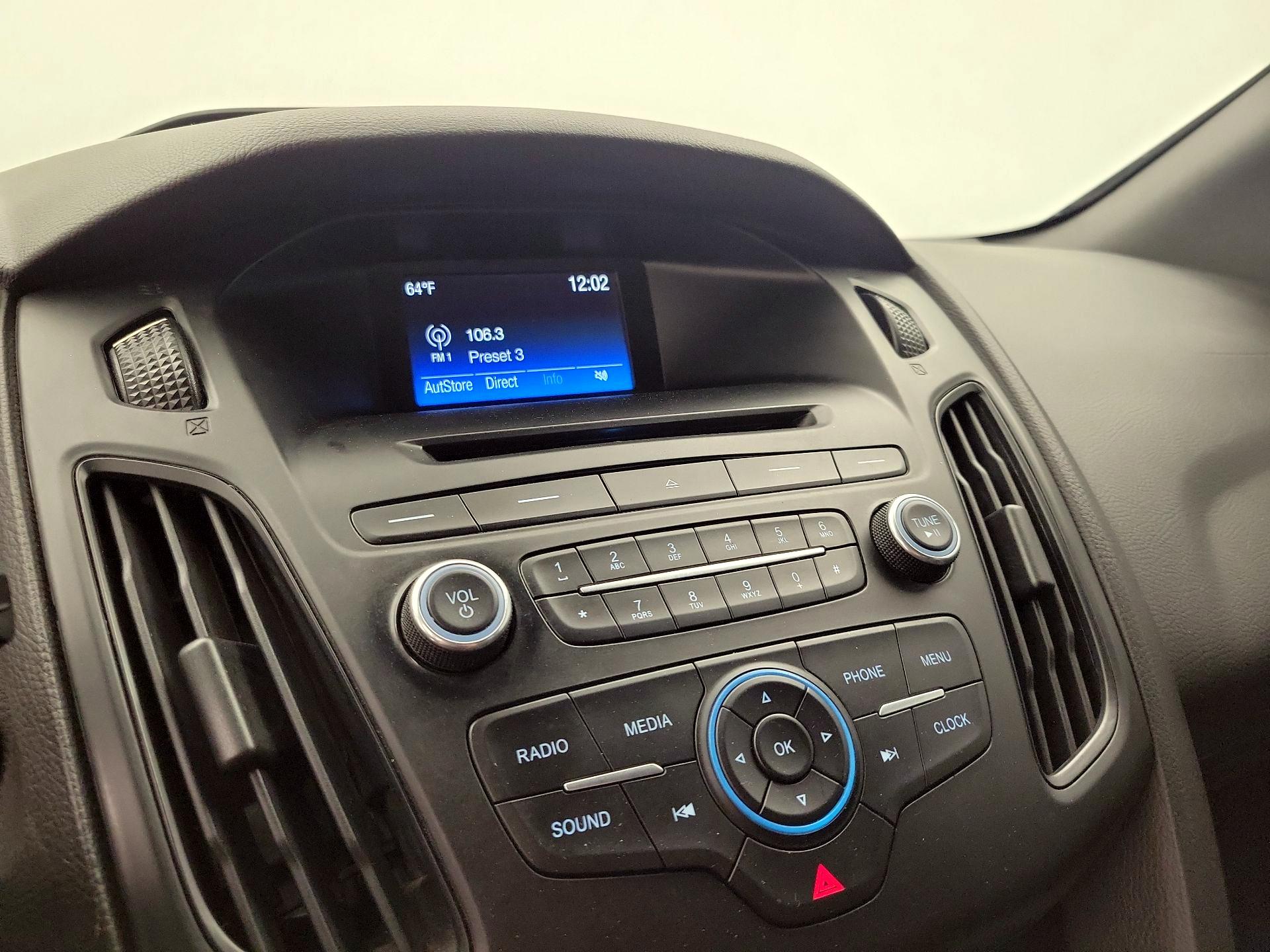 Thumbnail: 2016 Ford Focus - 15