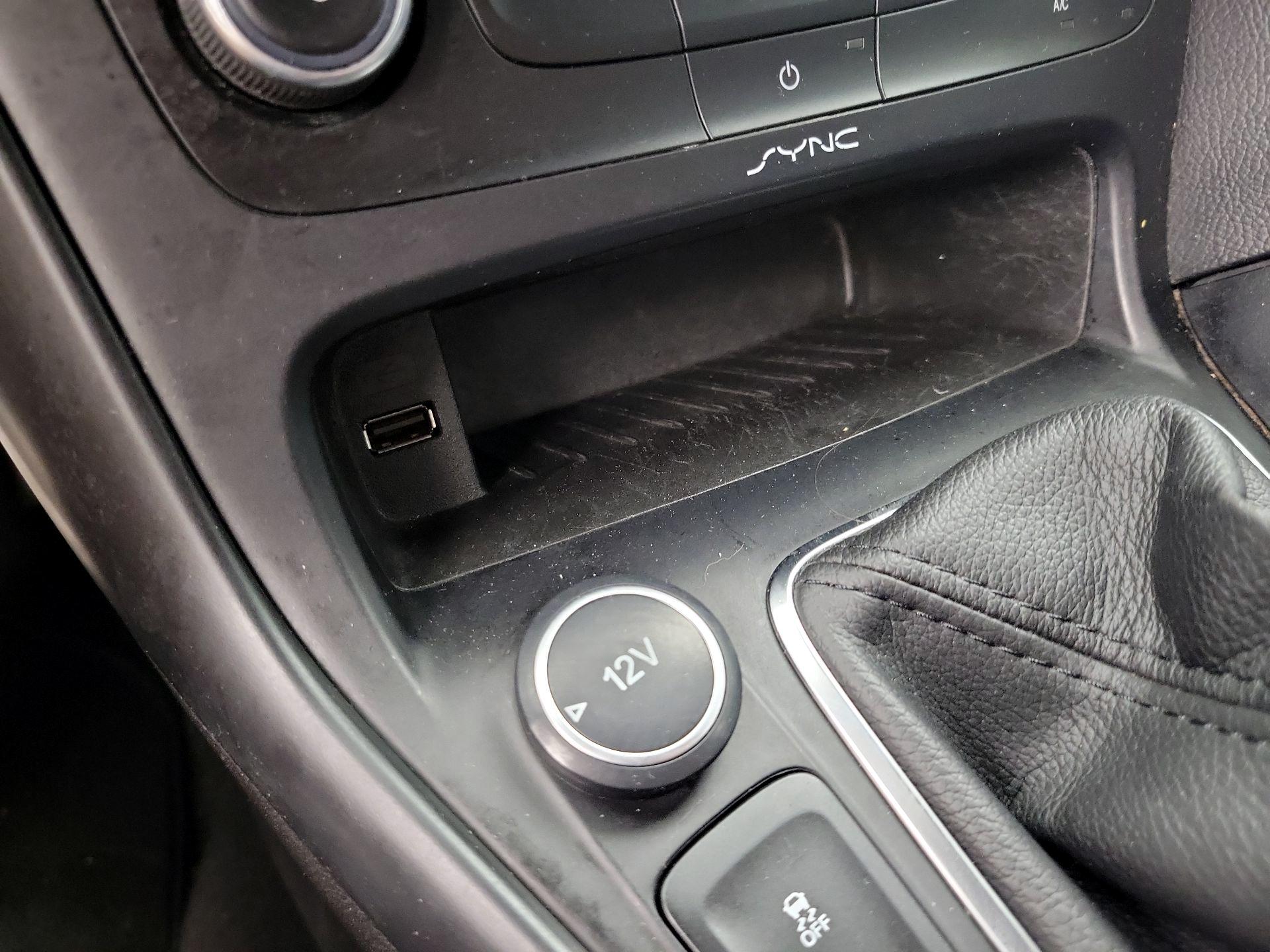 Thumbnail: 2016 Ford Focus - 18