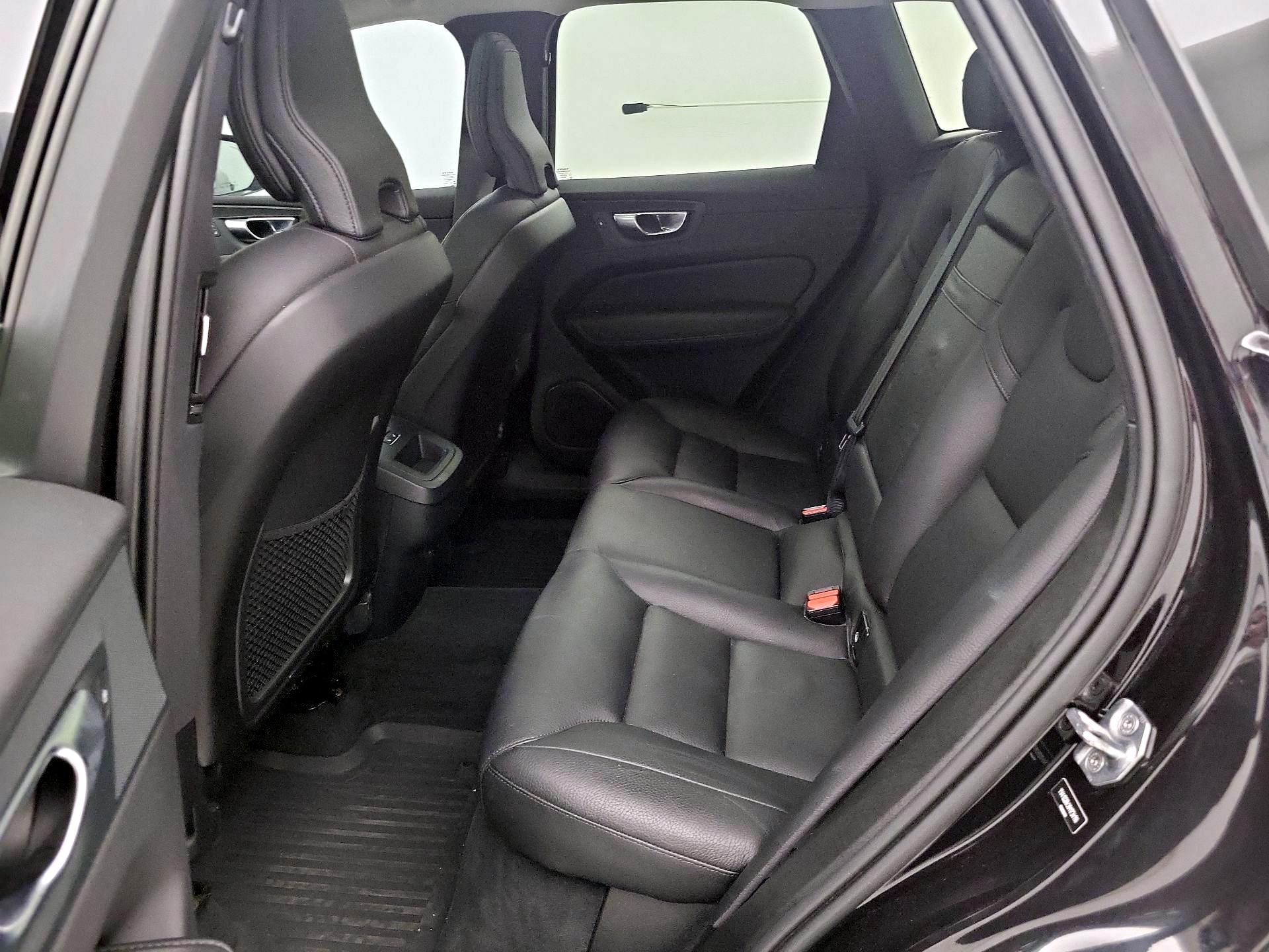 Thumbnail: 2021 Volvo XC60 - 17