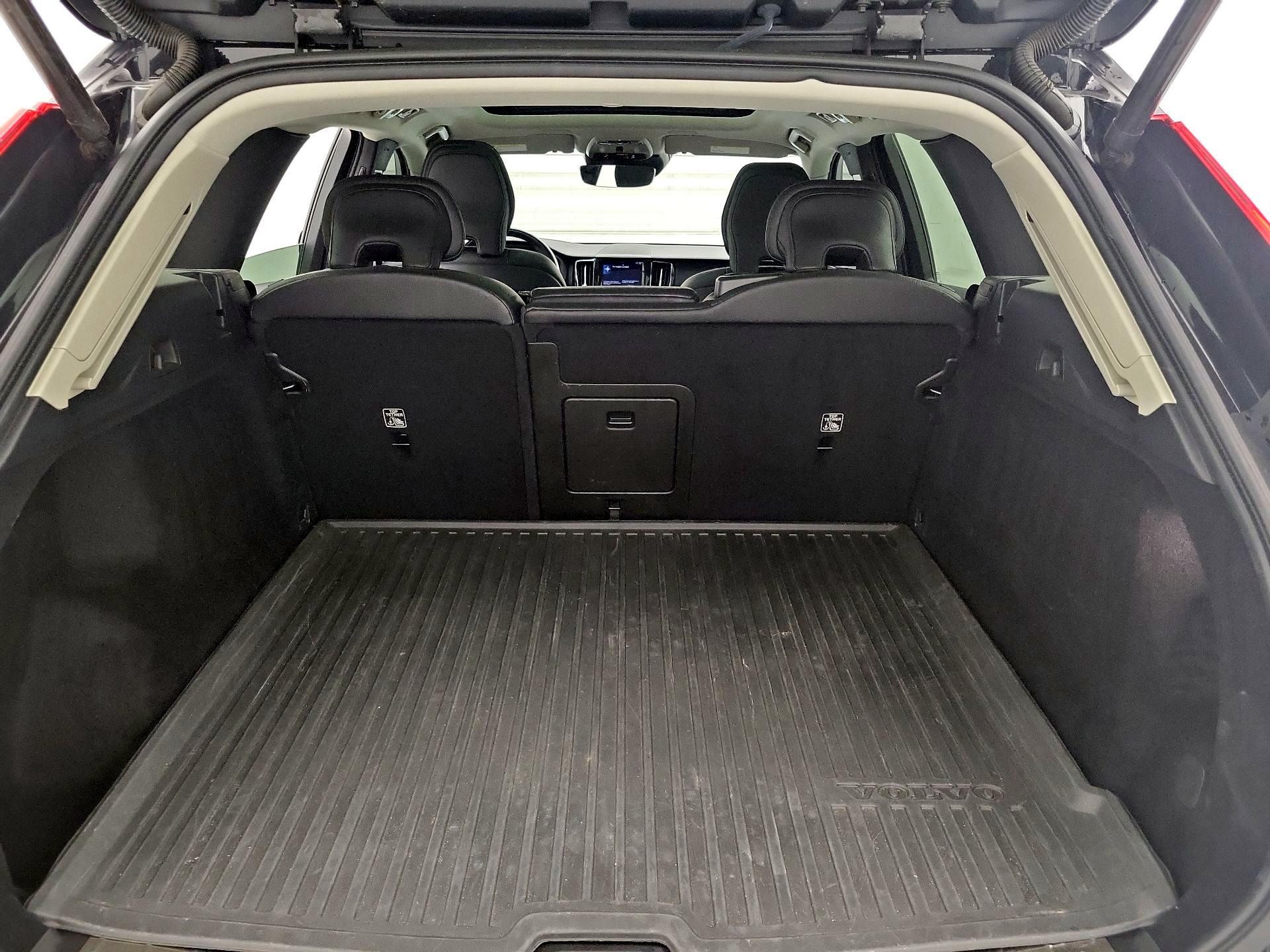 Thumbnail: 2021 Volvo XC60 - 18