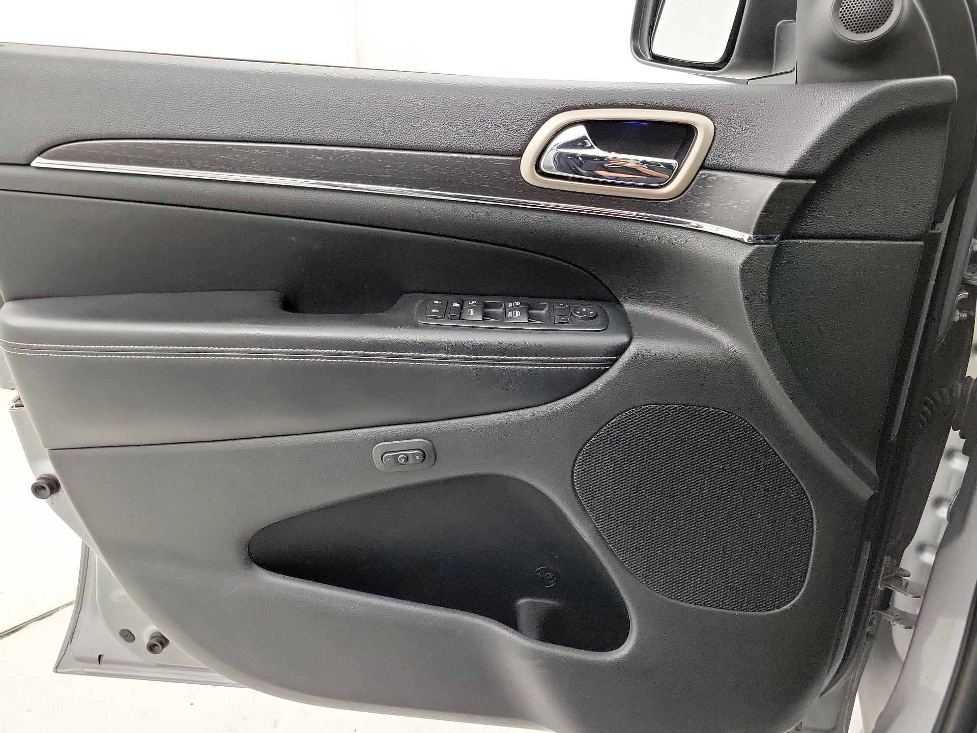 Thumbnail: 2015 Jeep Grand Cherokee - 10