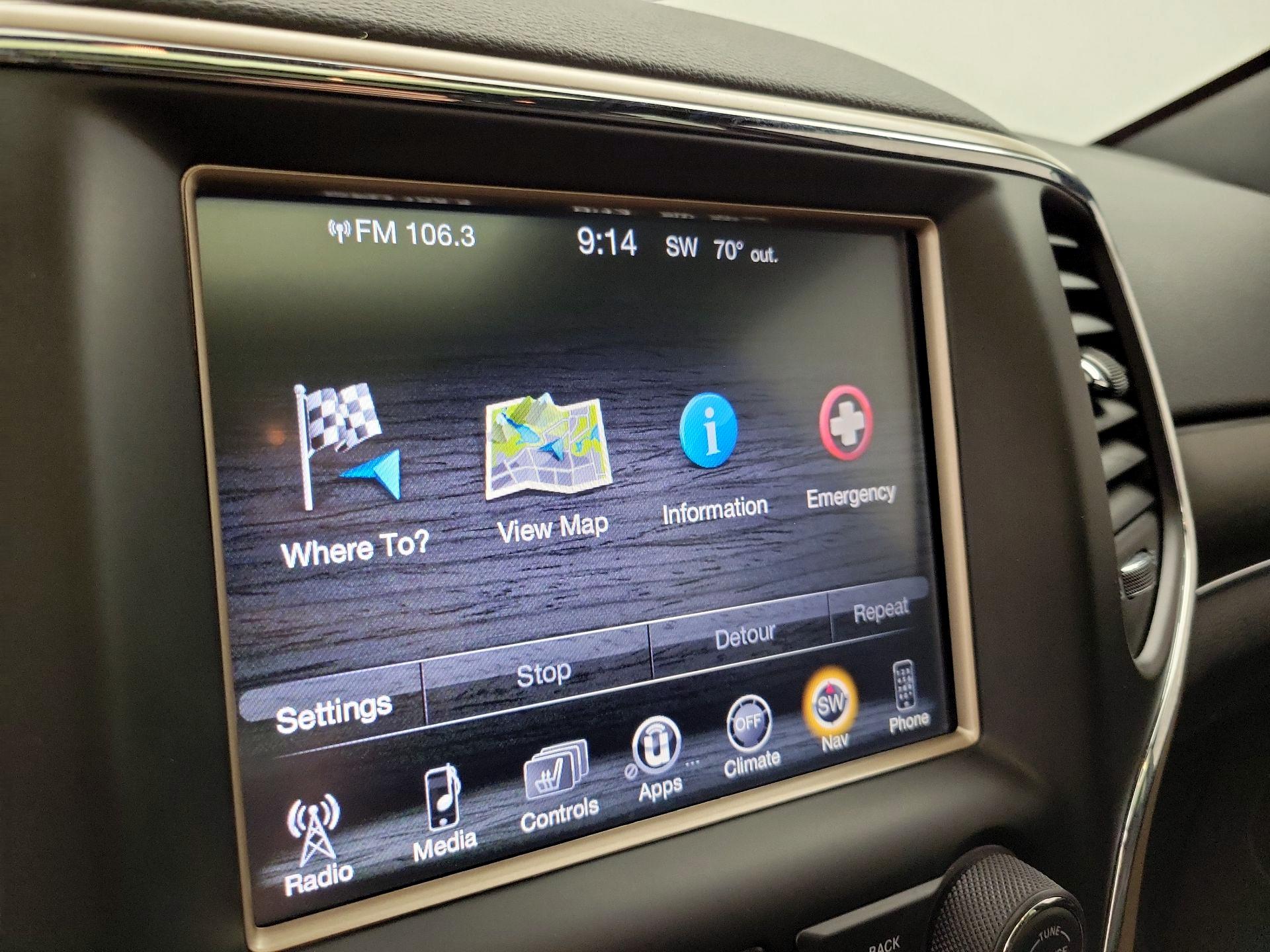 Thumbnail: 2015 Jeep Grand Cherokee - 12