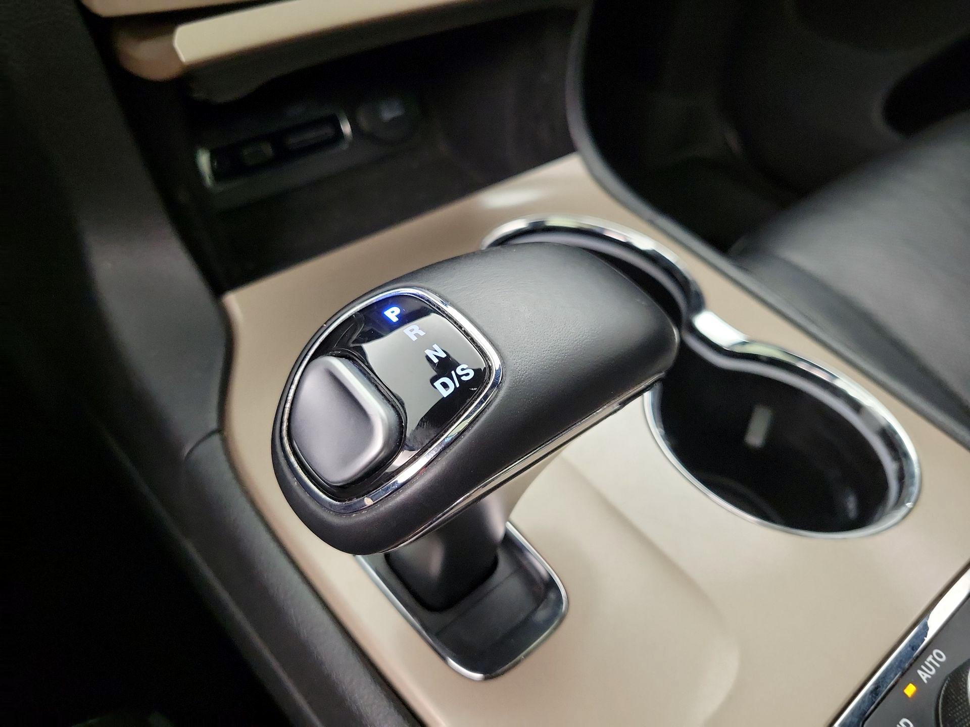 Thumbnail: 2015 Jeep Grand Cherokee - 16