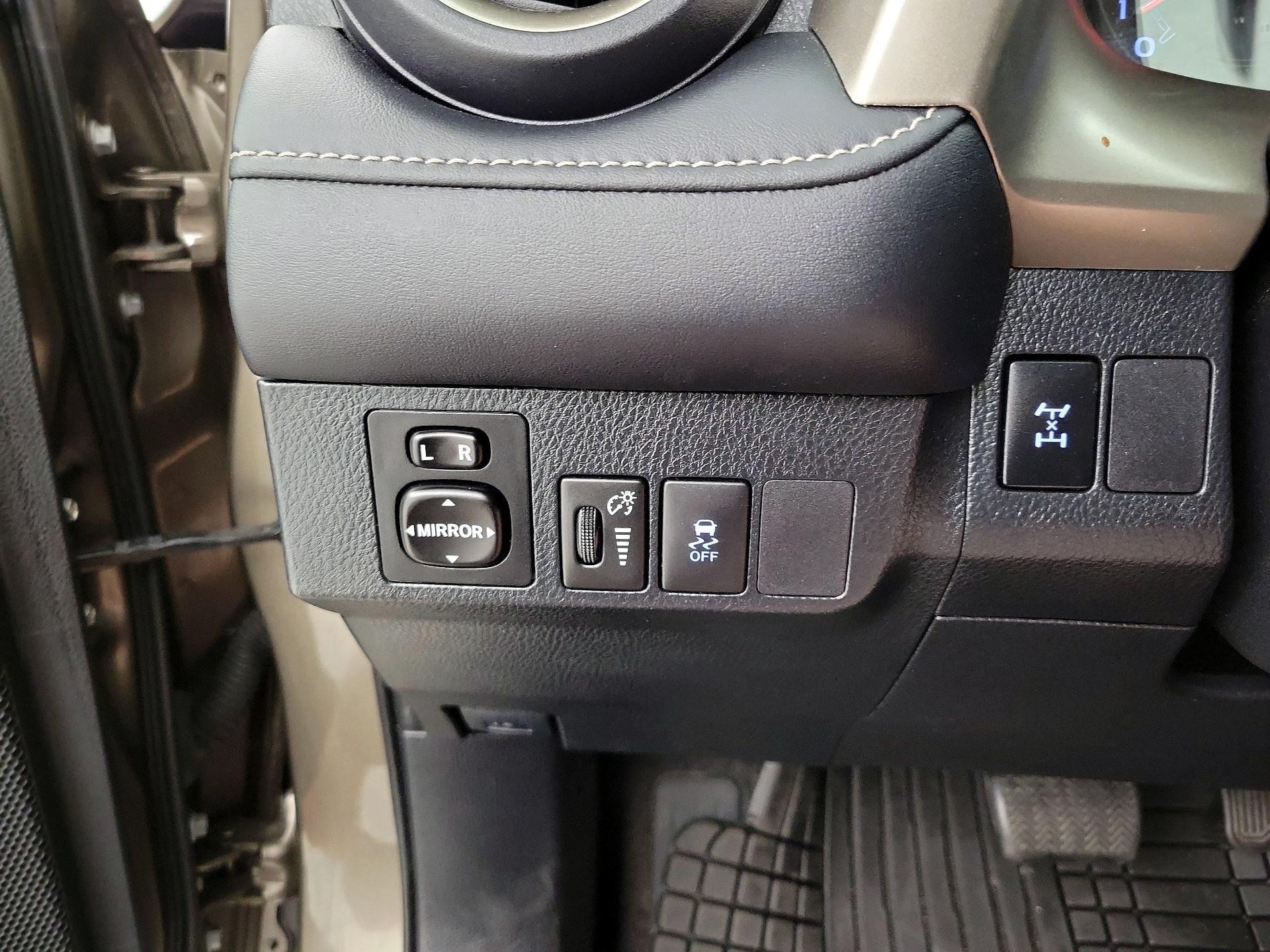Thumbnail: 2014 Toyota RAV4 - 13