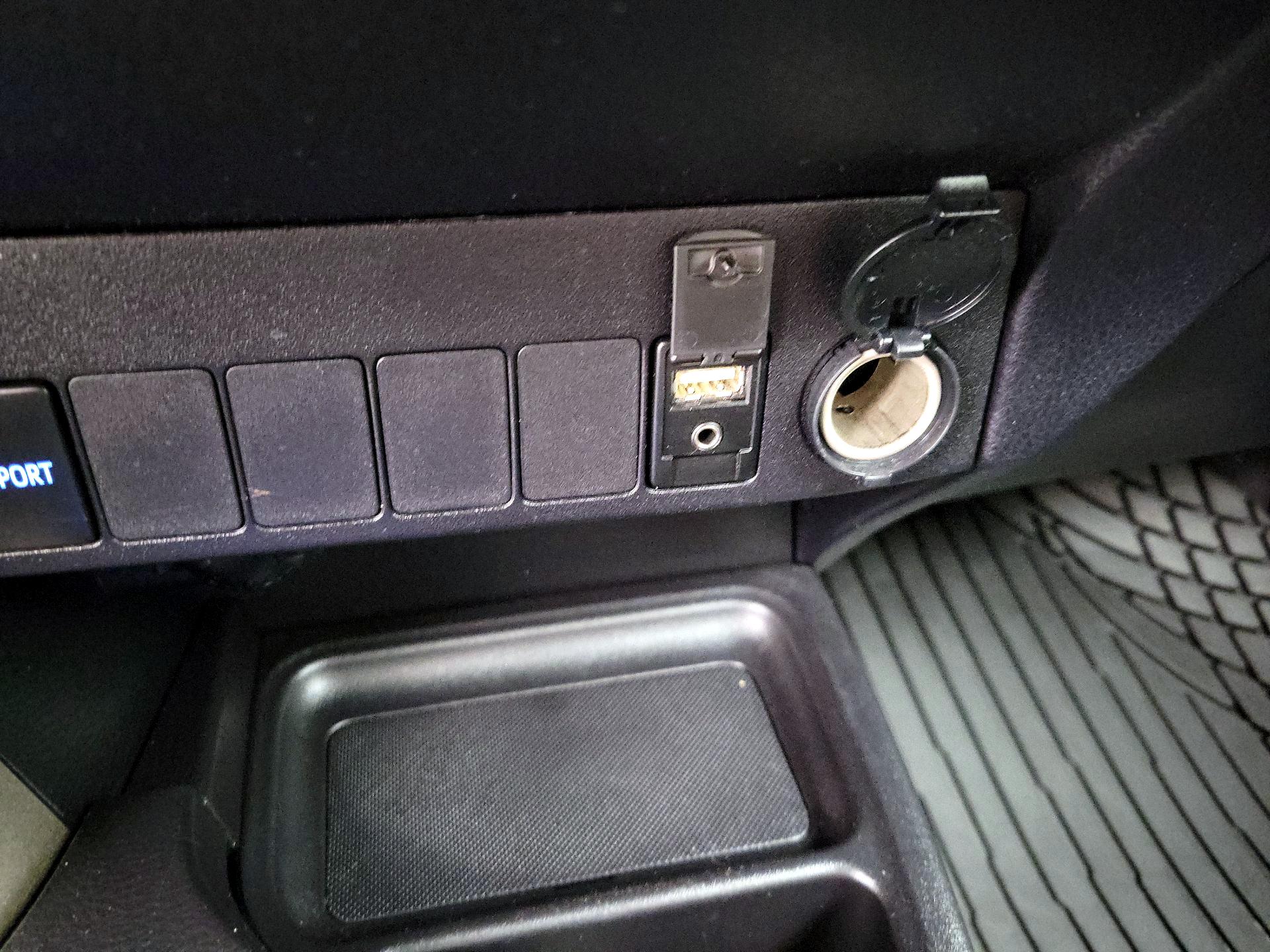 Thumbnail: 2014 Toyota RAV4 - 17