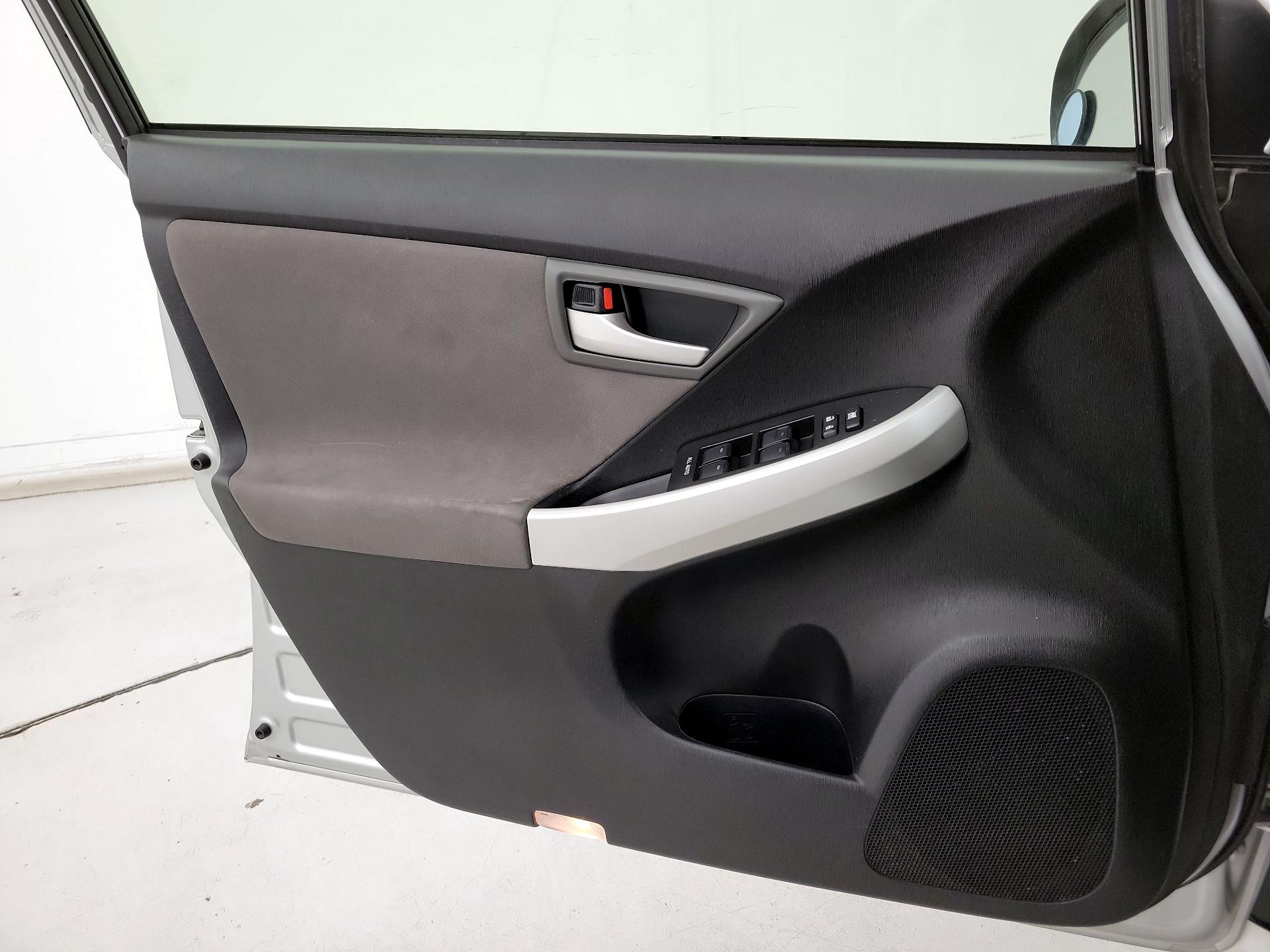 Thumbnail: 2014 Toyota Prius - 12