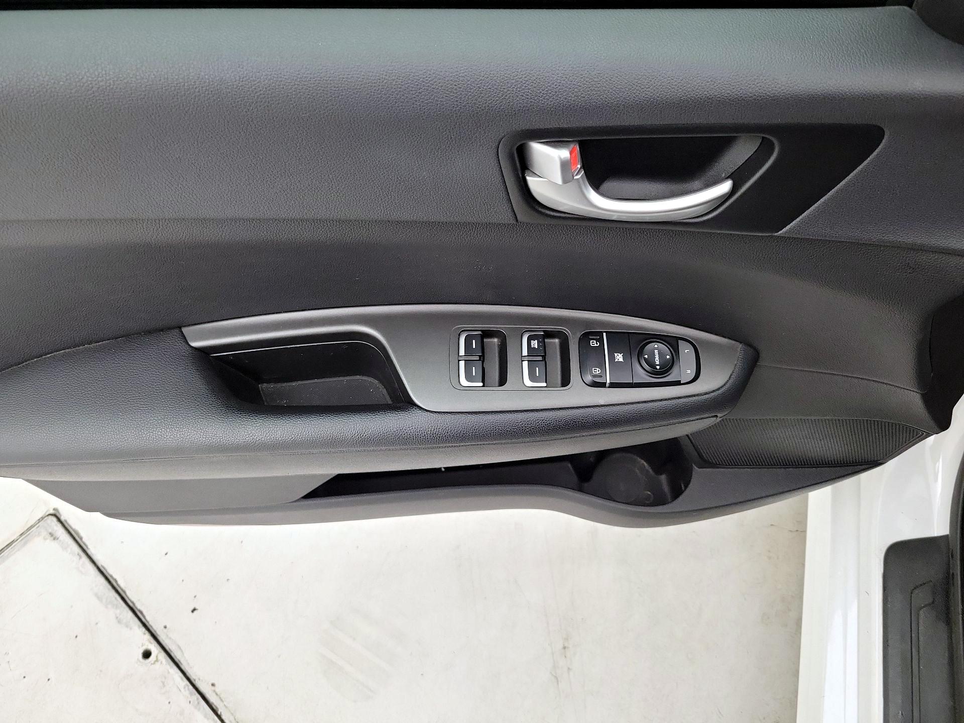 Thumbnail: 2016 Kia Optima - 10
