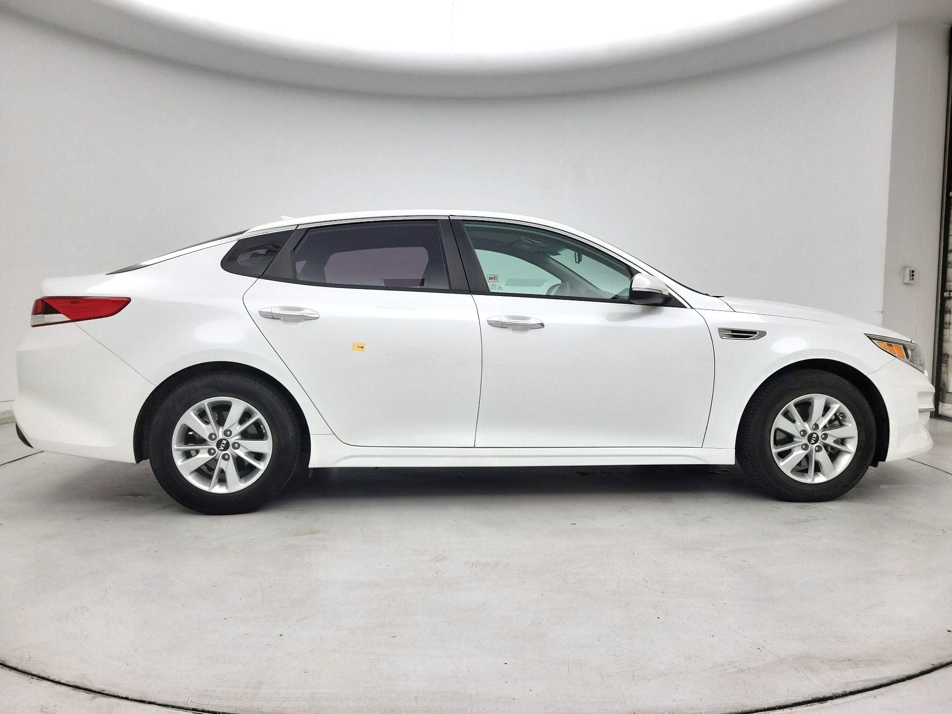 Thumbnail: 2016 Kia Optima - 4