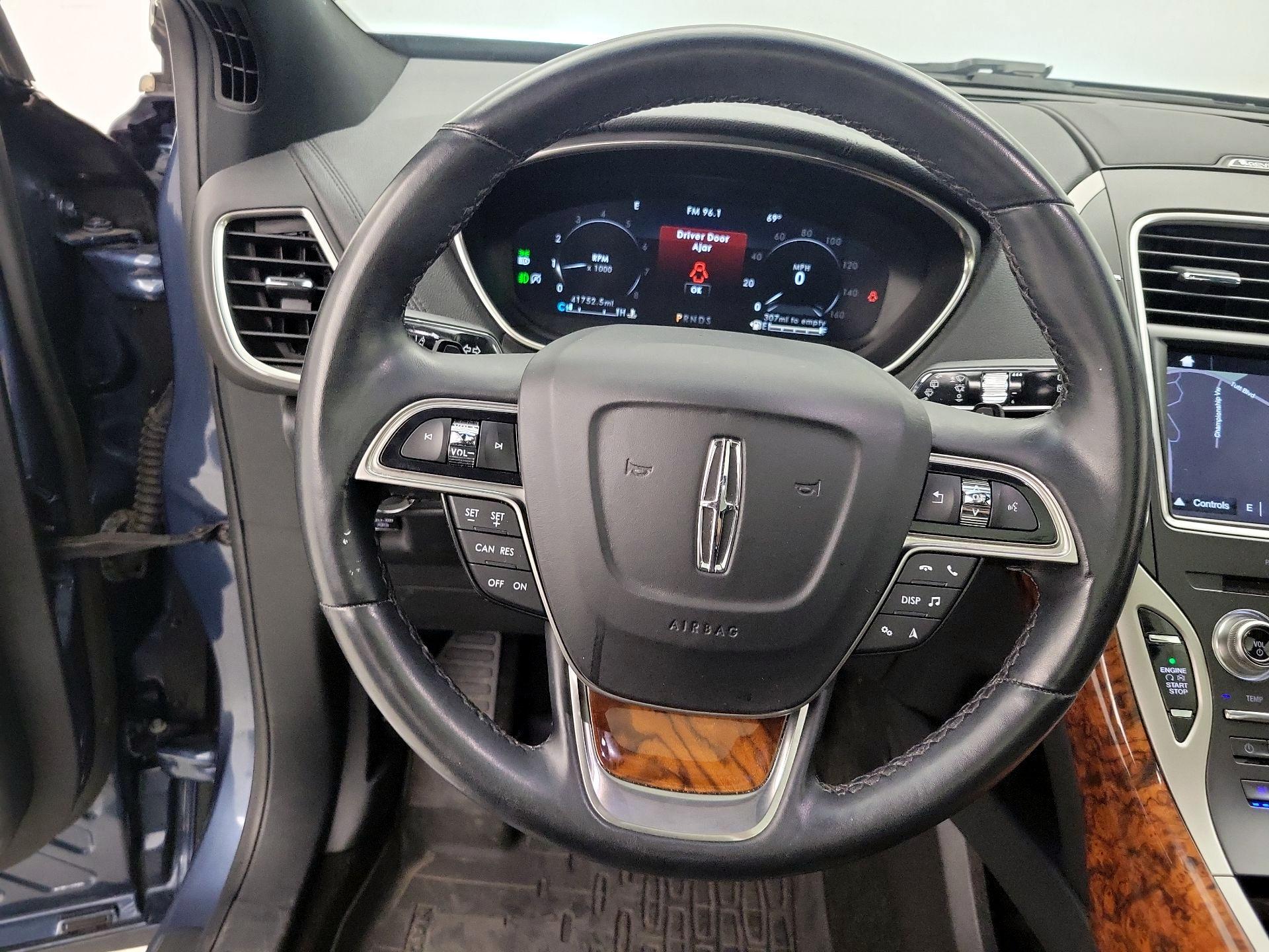 Thumbnail: 2019 Lincoln Nautilus - 10