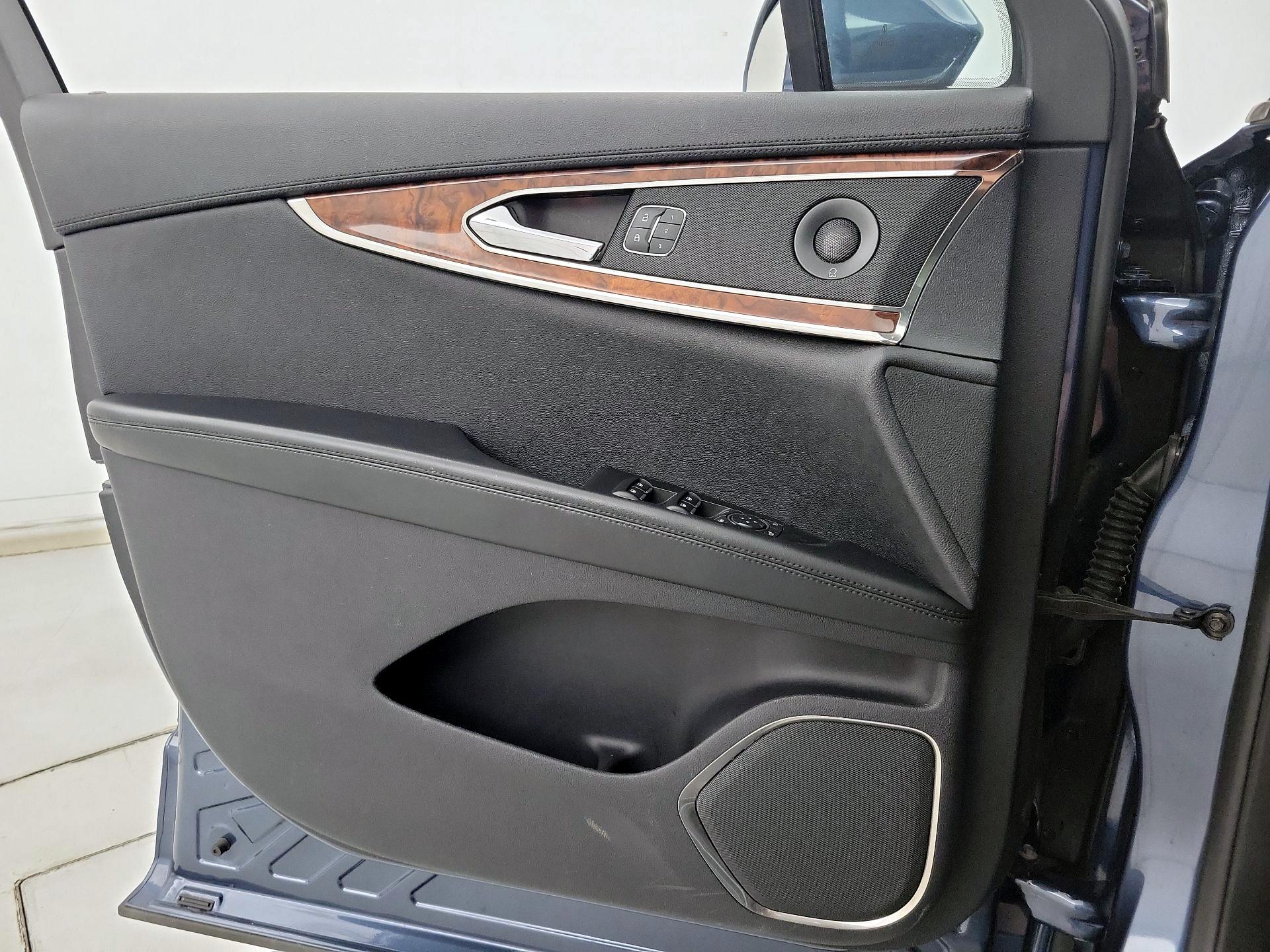Thumbnail: 2019 Lincoln Nautilus - 12