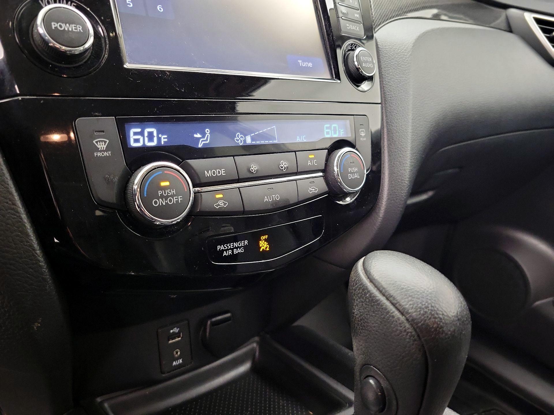 Thumbnail: 2016 Nissan Rogue - 17