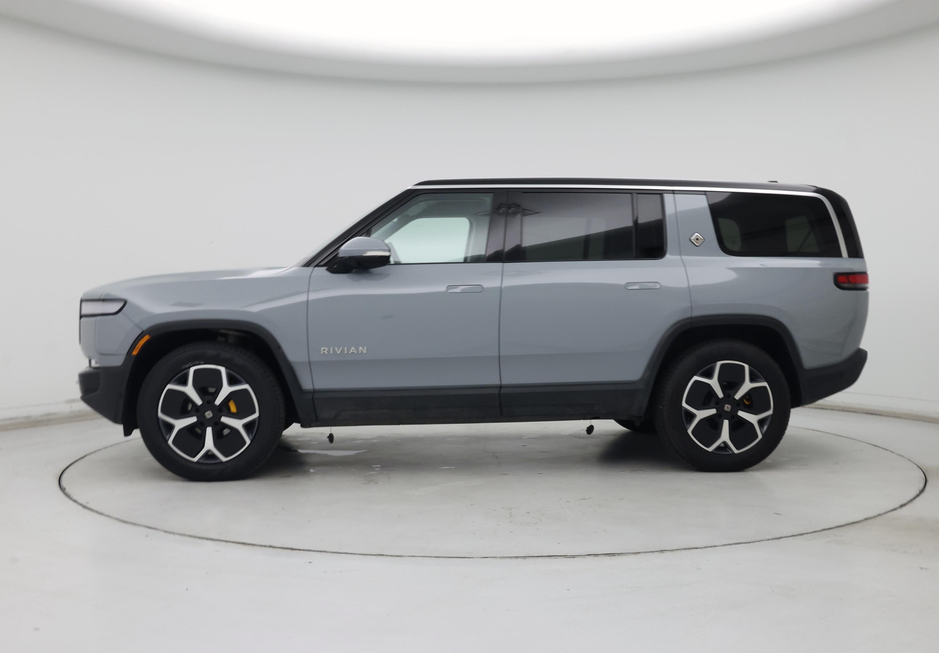 Thumbnail: 2024 Rivian R1S - 3