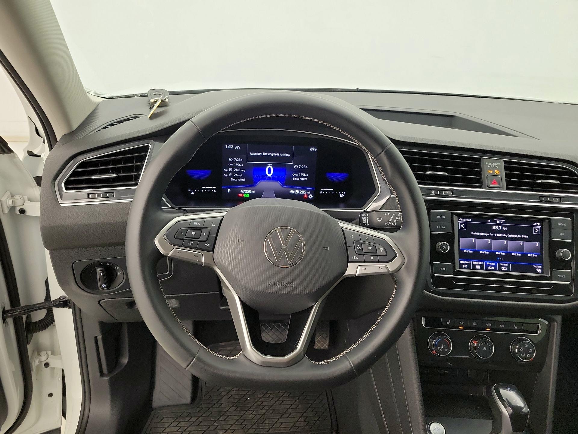 Thumbnail: 2022 Volkswagen Tiguan - 10