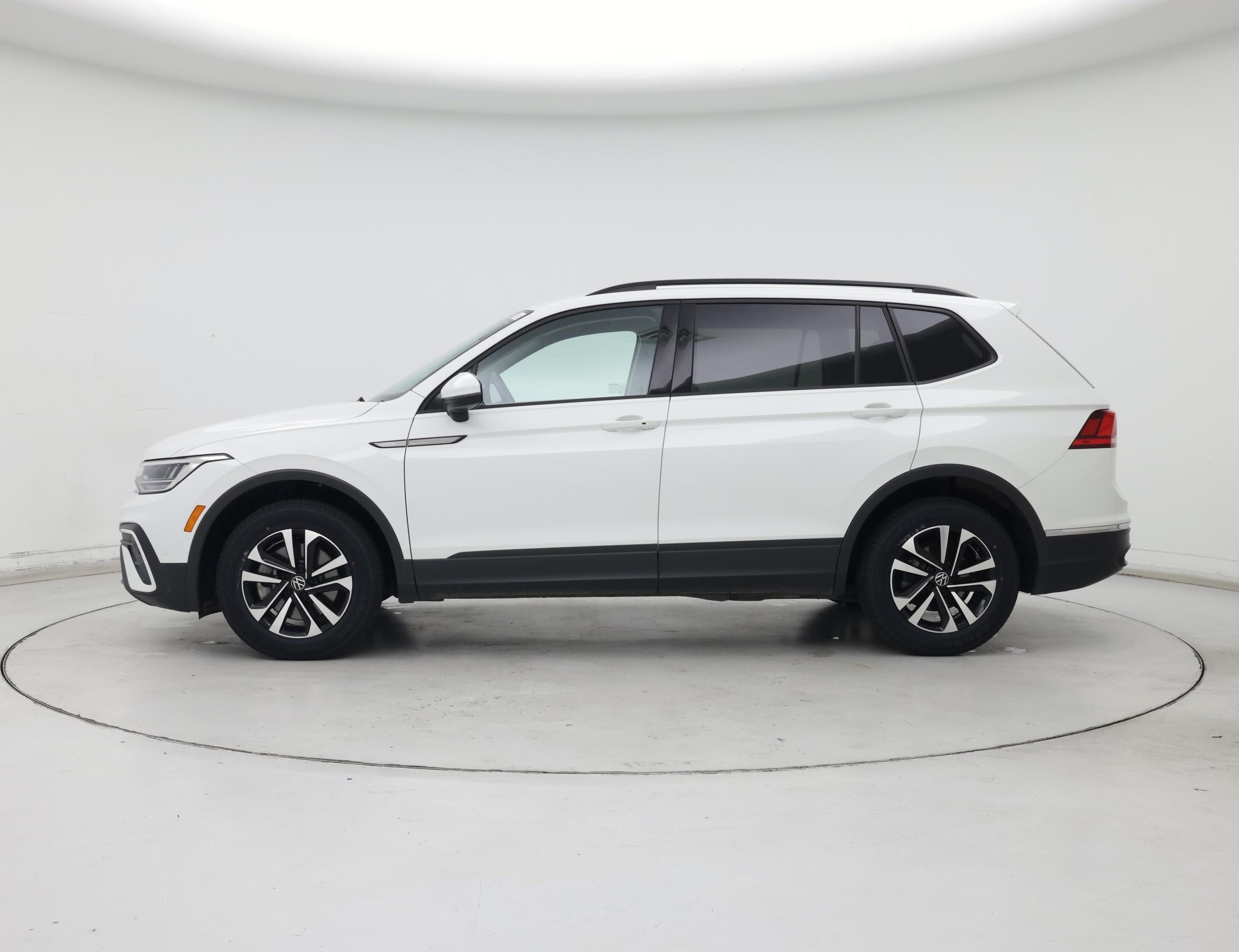 Thumbnail: 2022 Volkswagen Tiguan - 3