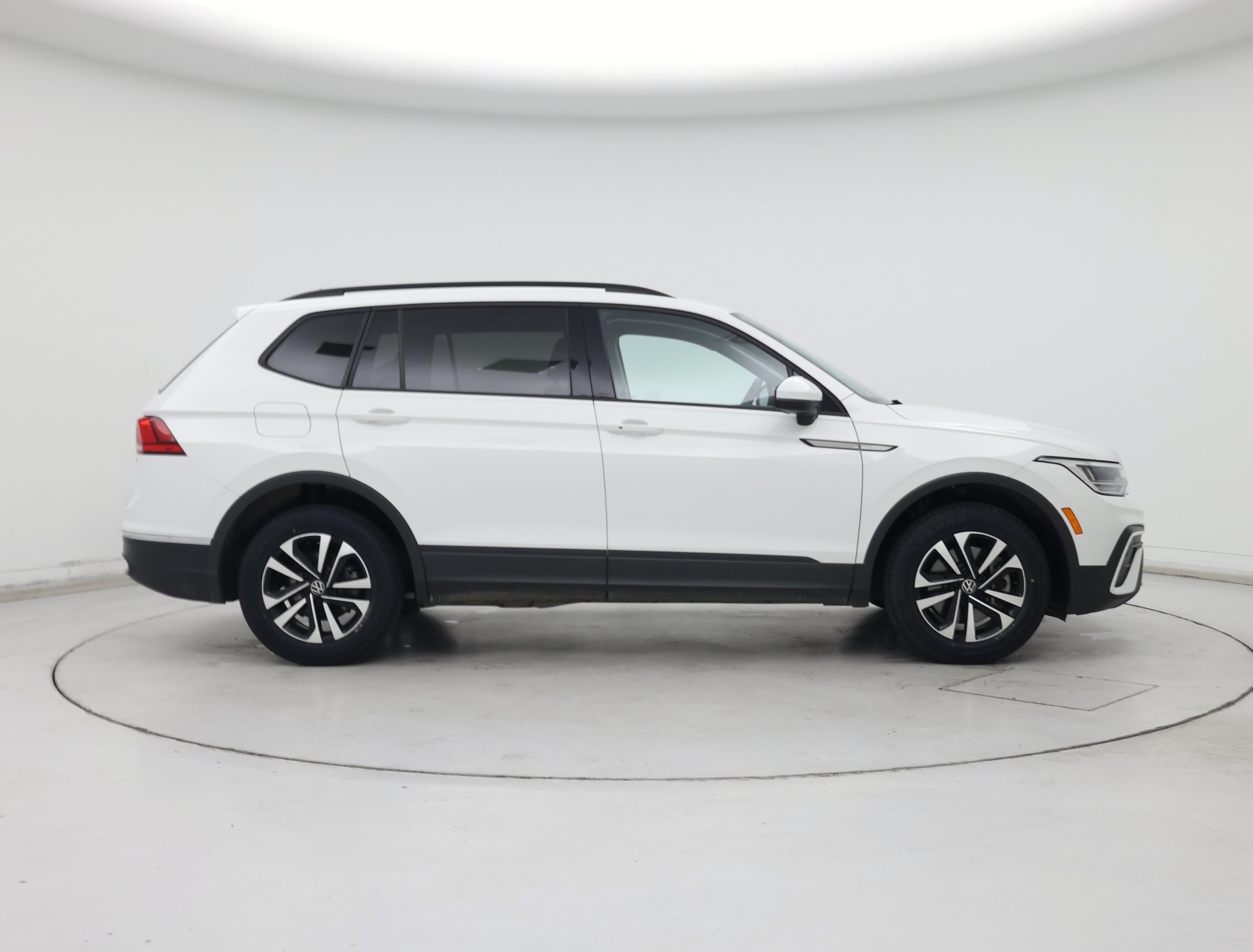 Thumbnail: 2022 Volkswagen Tiguan - 7