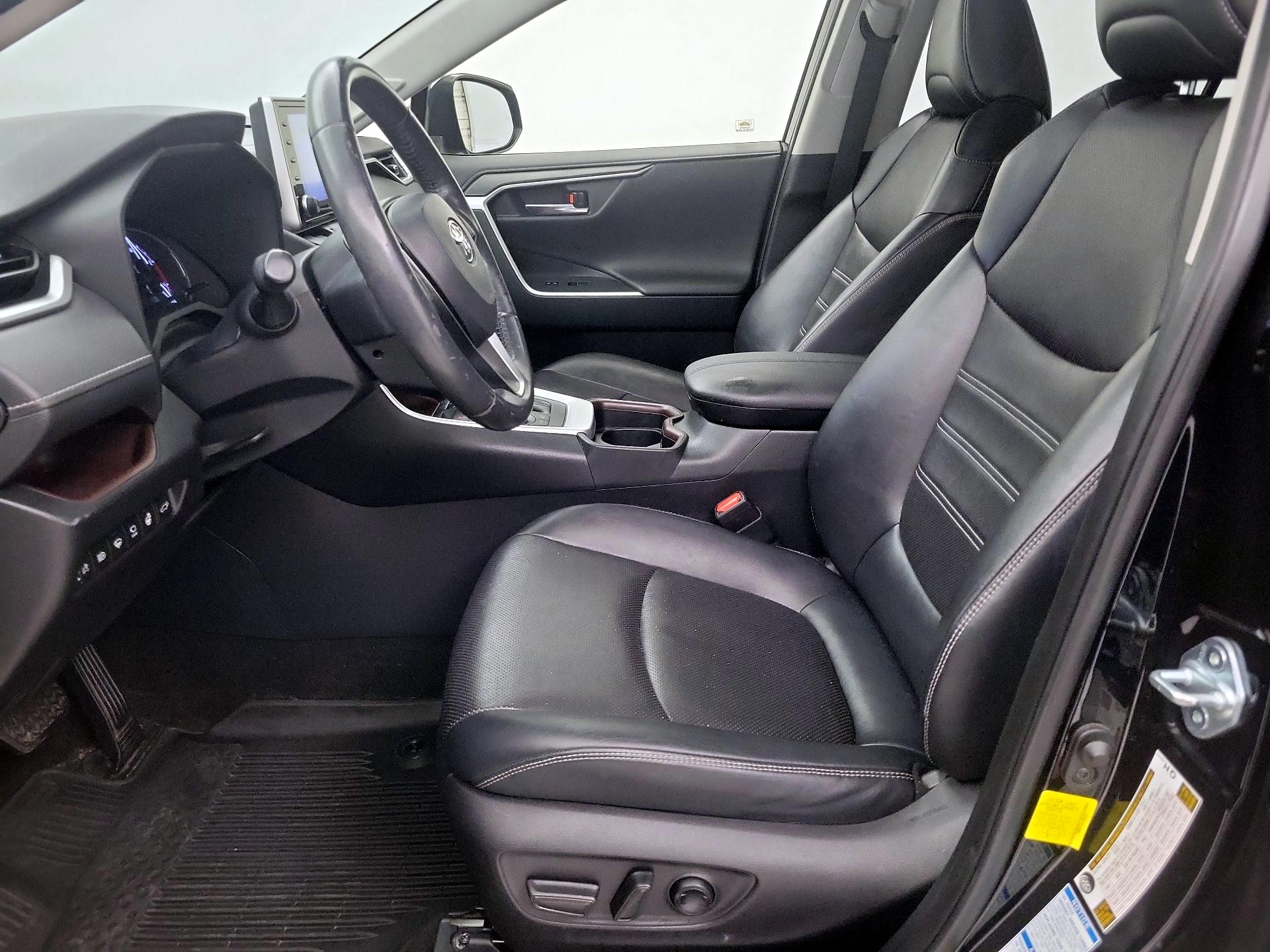 Thumbnail: 2019 Toyota RAV4 - 9