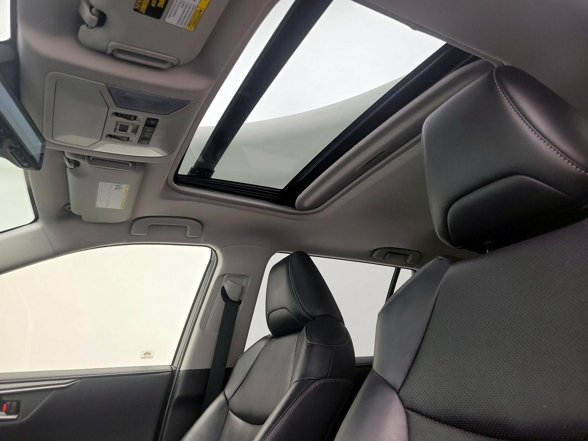 Thumbnail: 2019 Toyota RAV4 - 18