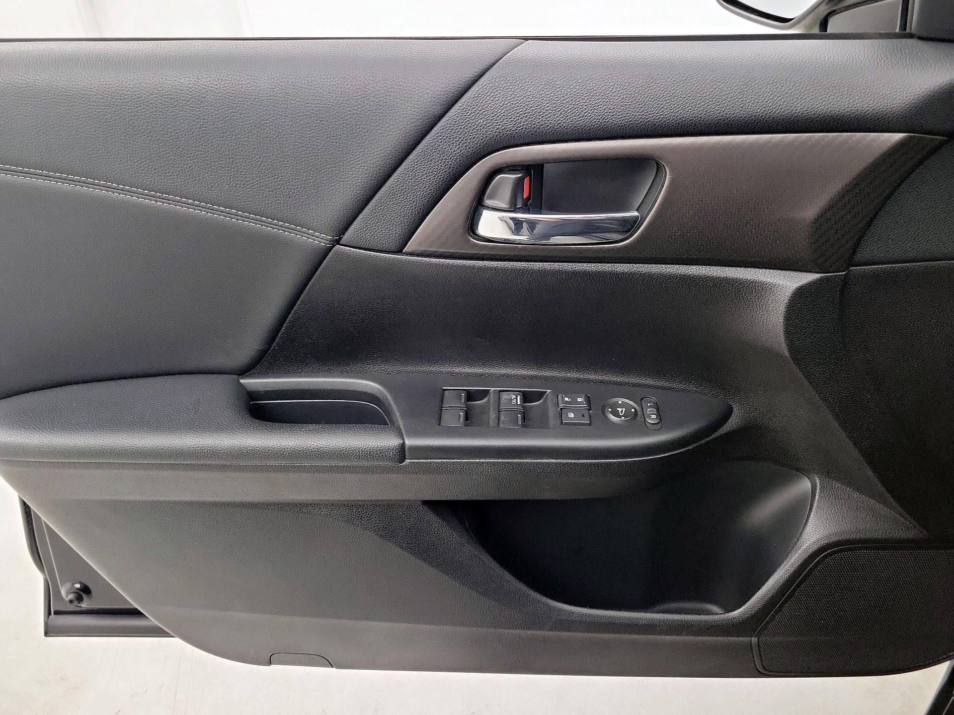 Thumbnail: 2016 Honda Accord - 12