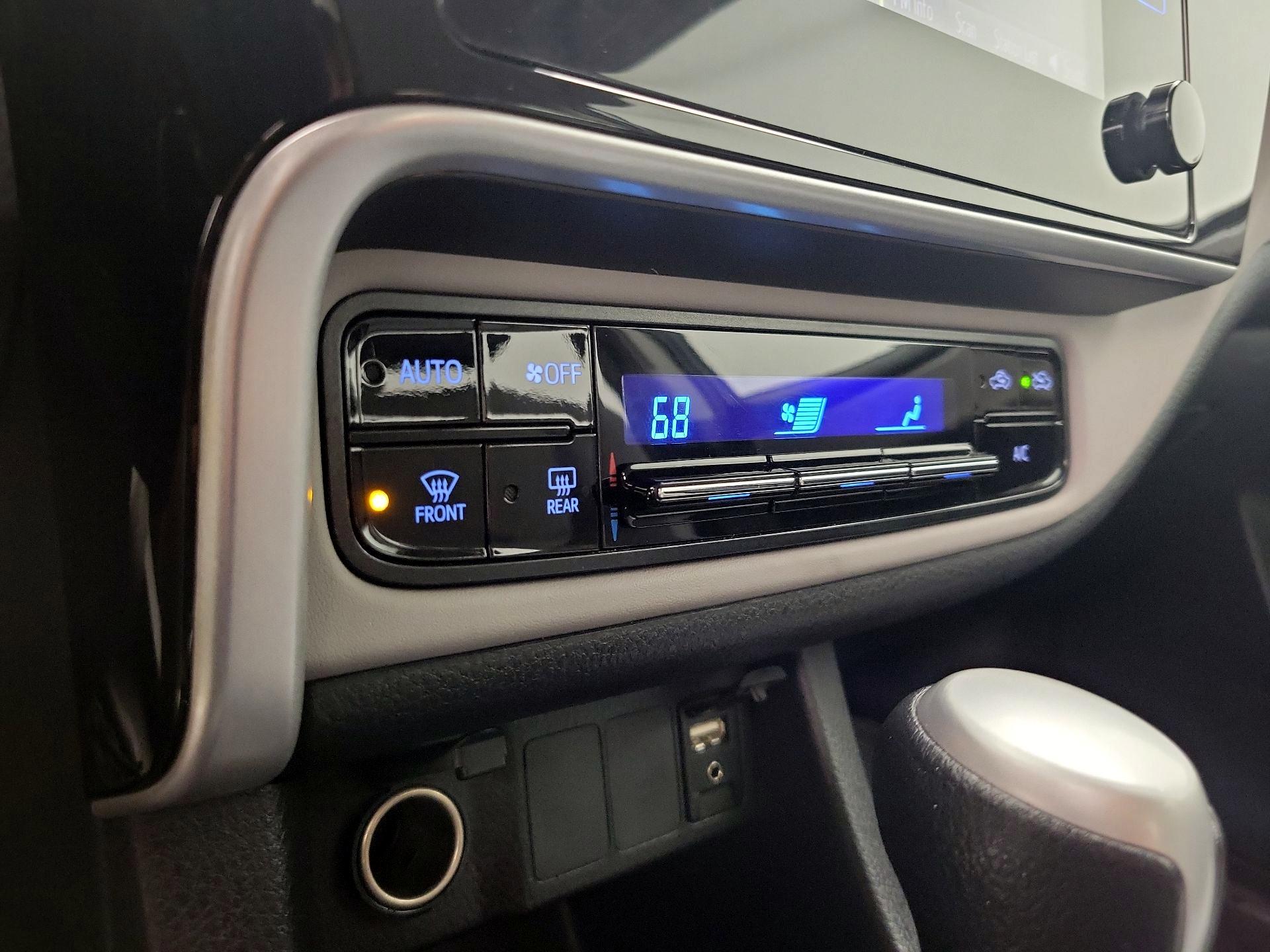 Thumbnail: 2018 Toyota Corolla - 16