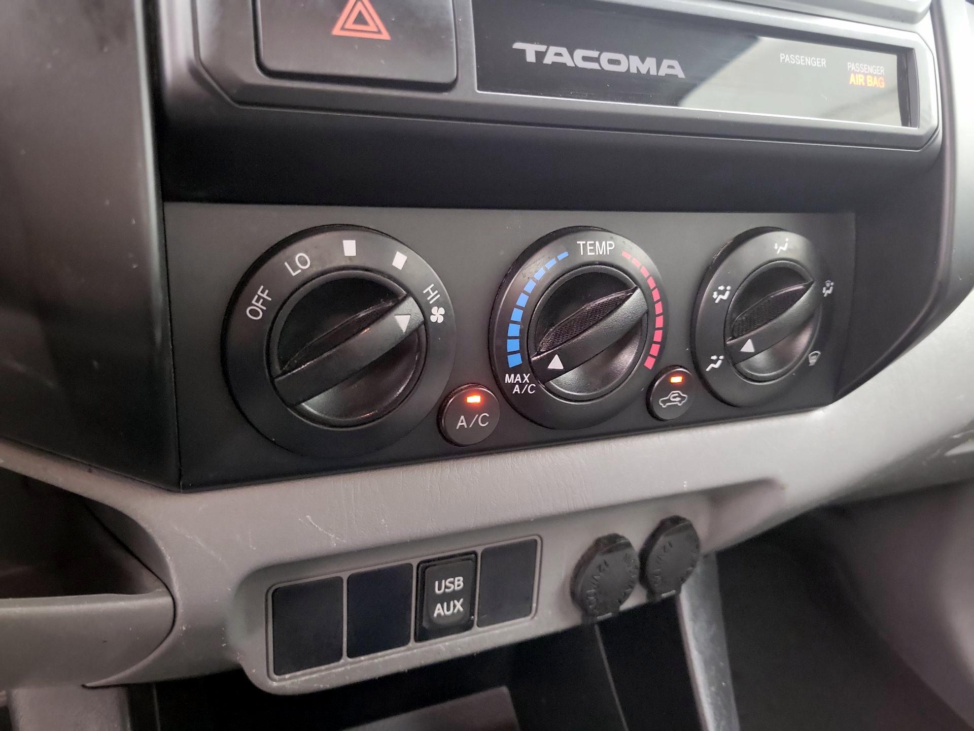 Thumbnail: 2015 Toyota Tacoma - 15