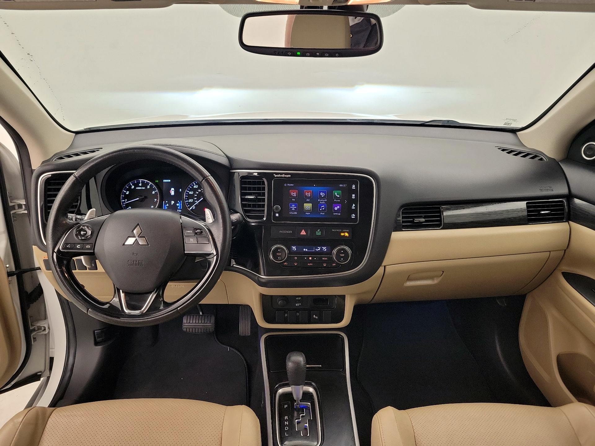 Thumbnail: 2017 Mitsubishi Outlander - 9