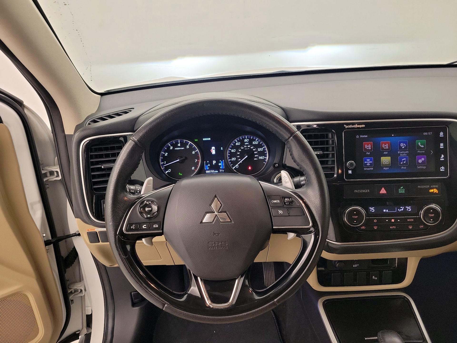 Thumbnail: 2017 Mitsubishi Outlander - 10