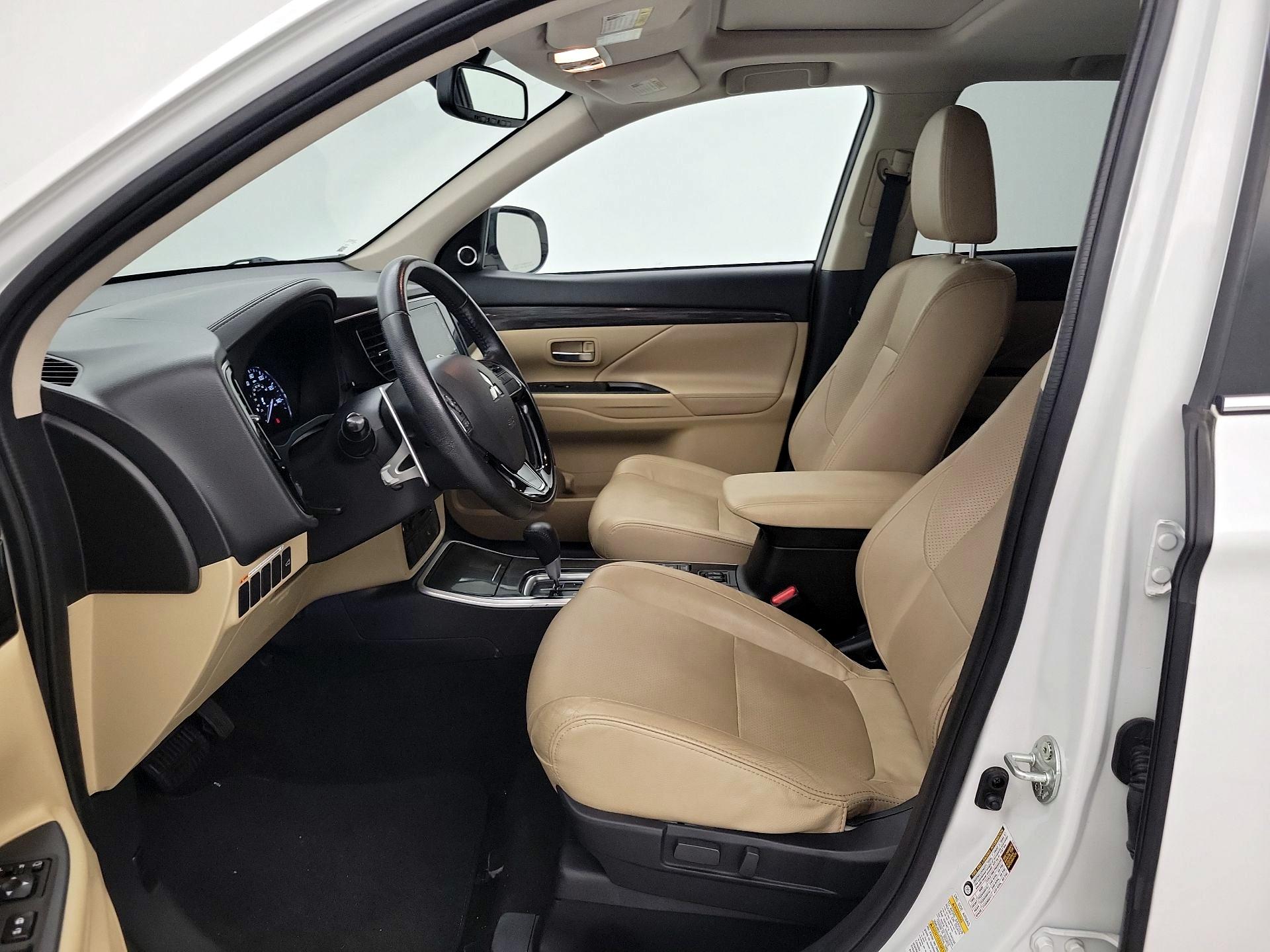 Thumbnail: 2017 Mitsubishi Outlander - 11